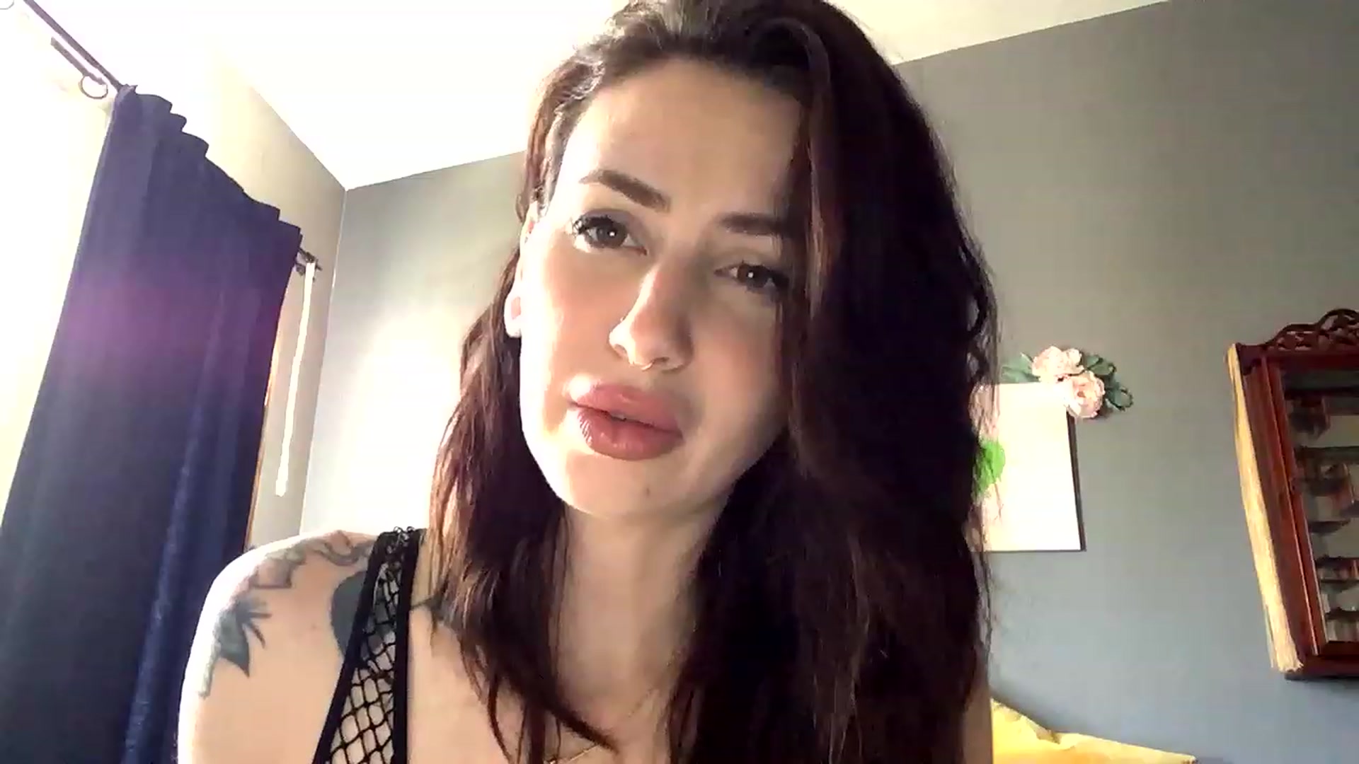 Gallery image thumbnail from Sarah_autumns's myfreecams stream on, 05/18/2023, 21:27 image 17 of 20