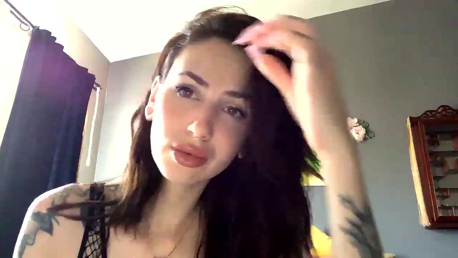 Gallery image thumbnail from Sarah_autumns's myfreecams stream on, 05/18/2023, 21:27 image 2 of 20