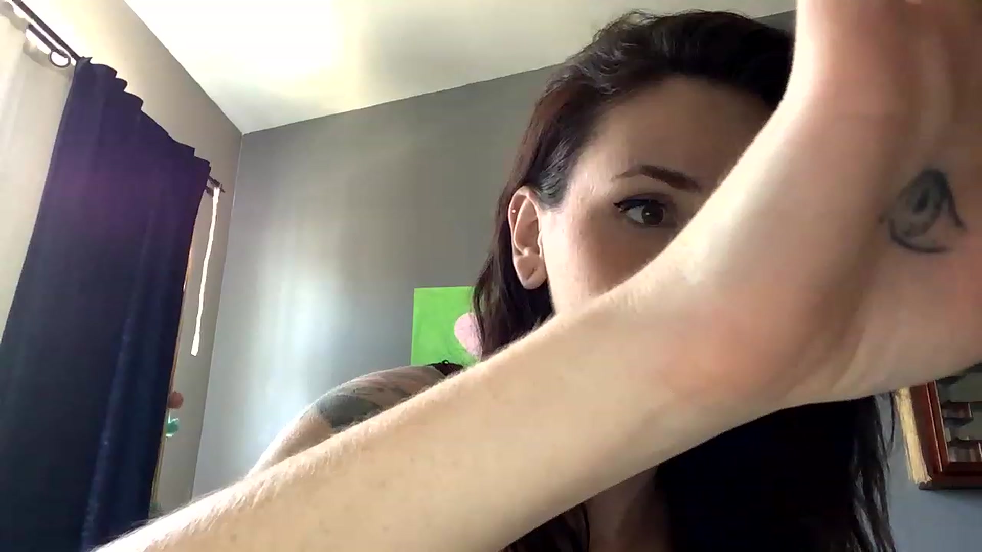 Gallery image thumbnail from Sarah_autumns's myfreecams stream on, 05/18/2023, 21:27 image 5 of 20