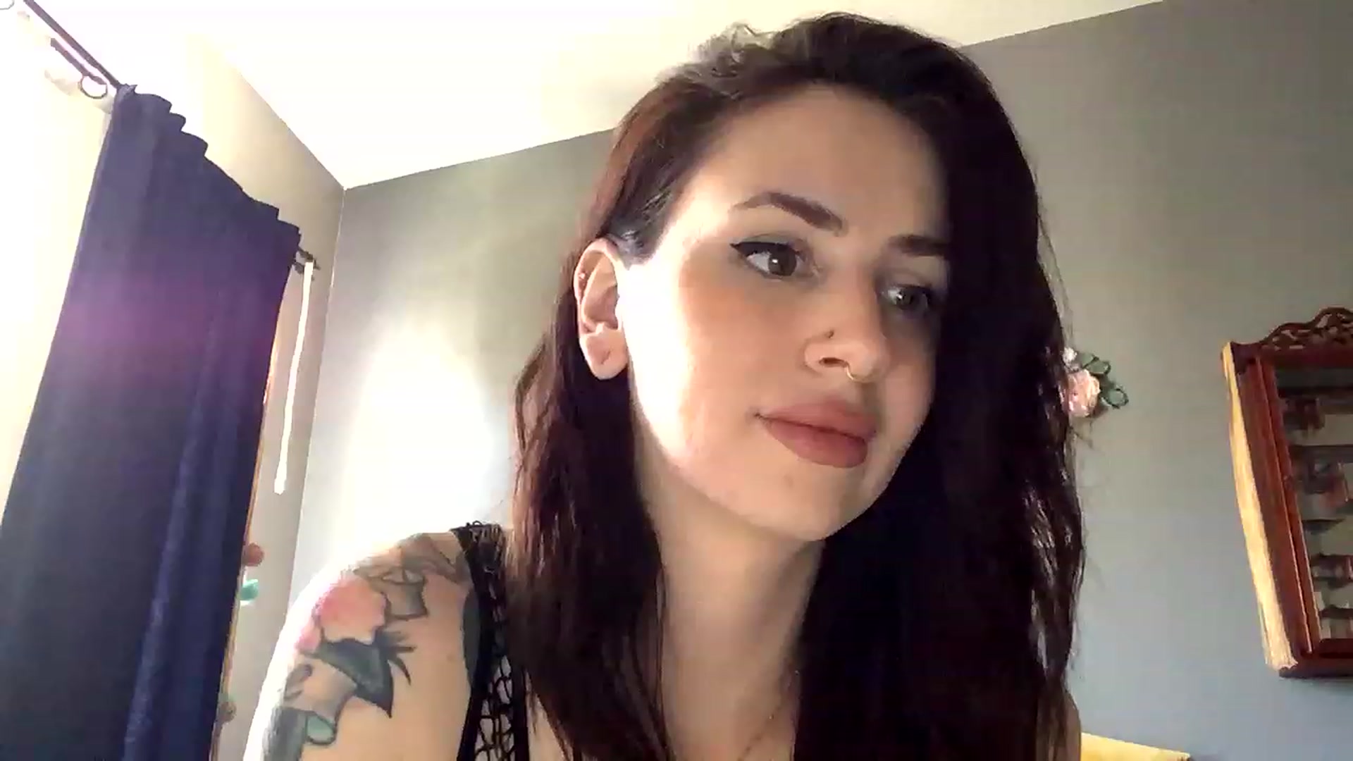 Gallery image thumbnail from Sarah_autumns's myfreecams stream on, 05/18/2023, 21:27 image 10 of 20