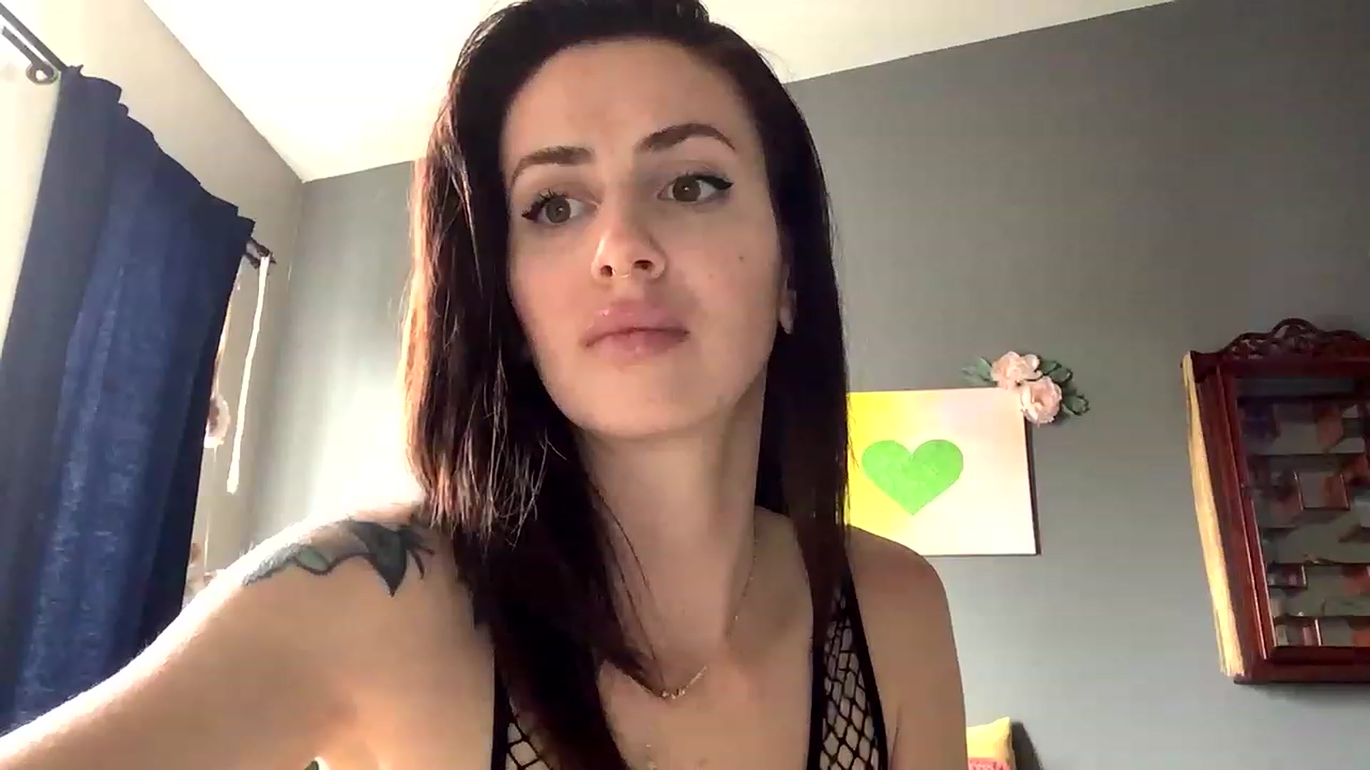 Gallery image thumbnail from Sarah_autumns's myfreecams stream on, 05/24/2023, 21:32 image 1 of 20