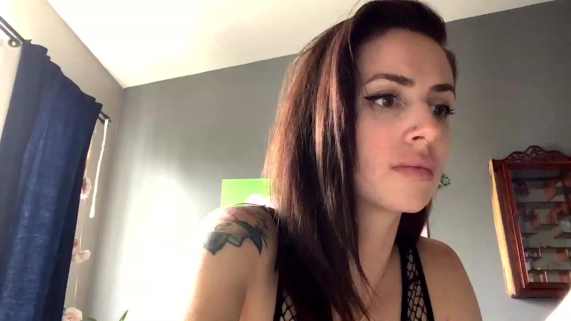 Gallery image thumbnail from Sarah_autumns's myfreecams stream on, 05/24/2023, 21:32 image 8 of 20
