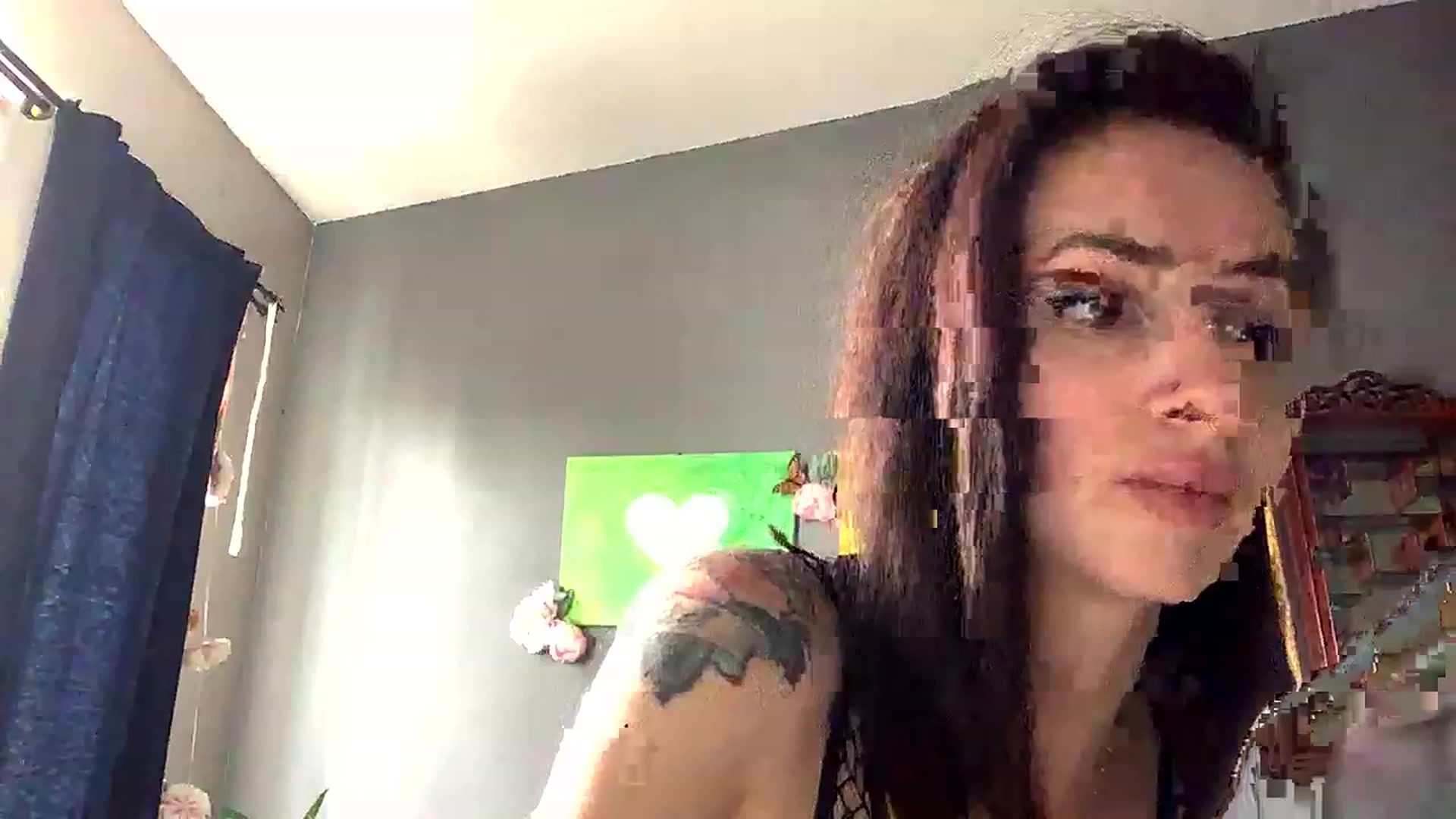 Gallery image thumbnail from Sarah_autumns's myfreecams stream on, 05/24/2023, 21:32 image 19 of 20