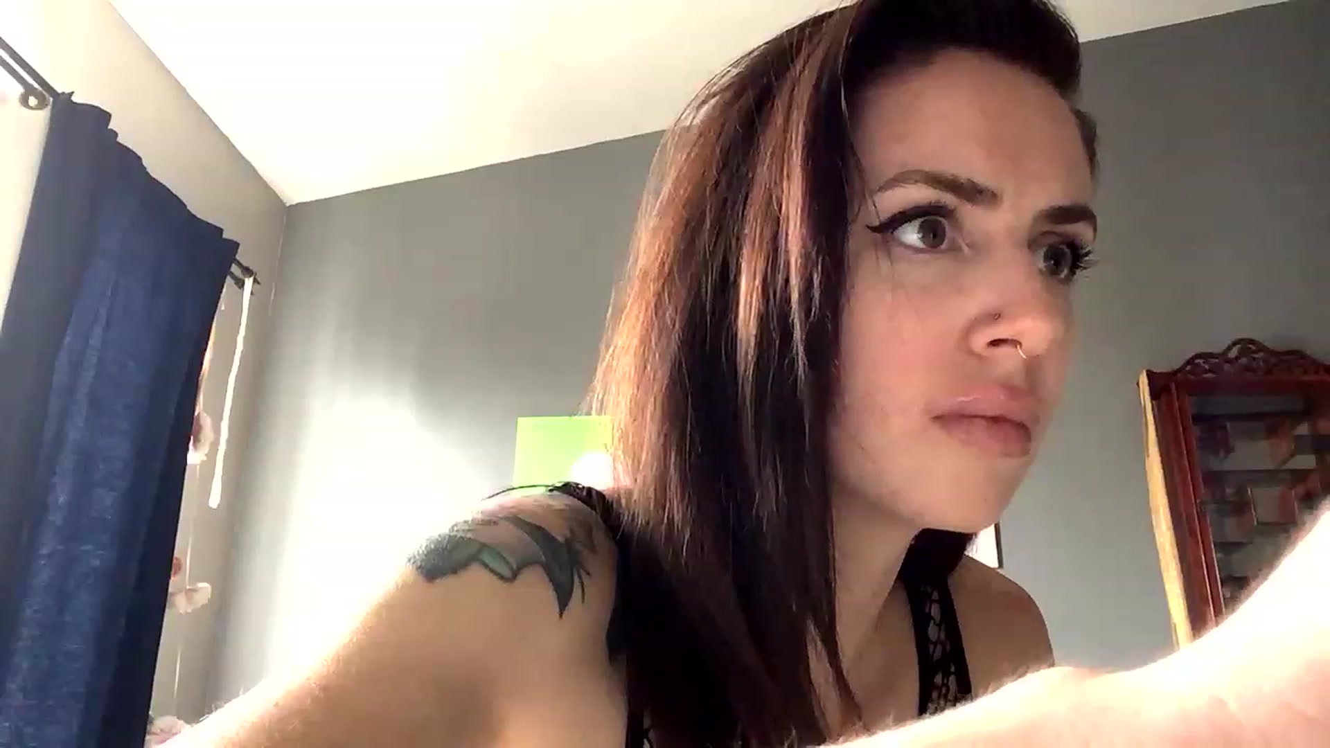 Gallery image thumbnail from Sarah_autumns's myfreecams stream on, 05/24/2023, 21:32 image 7 of 20