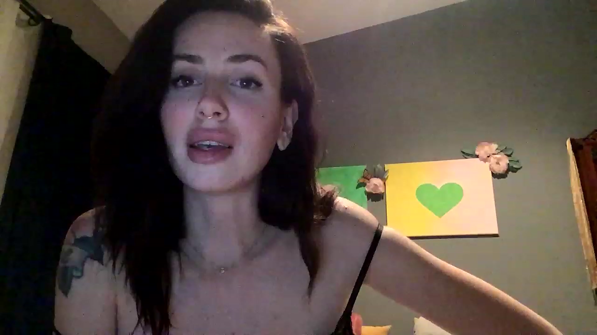 Gallery image thumbnail from Sarah_autumns's myfreecams stream on, 05/27/2023, 08:14 image 17 of 20
