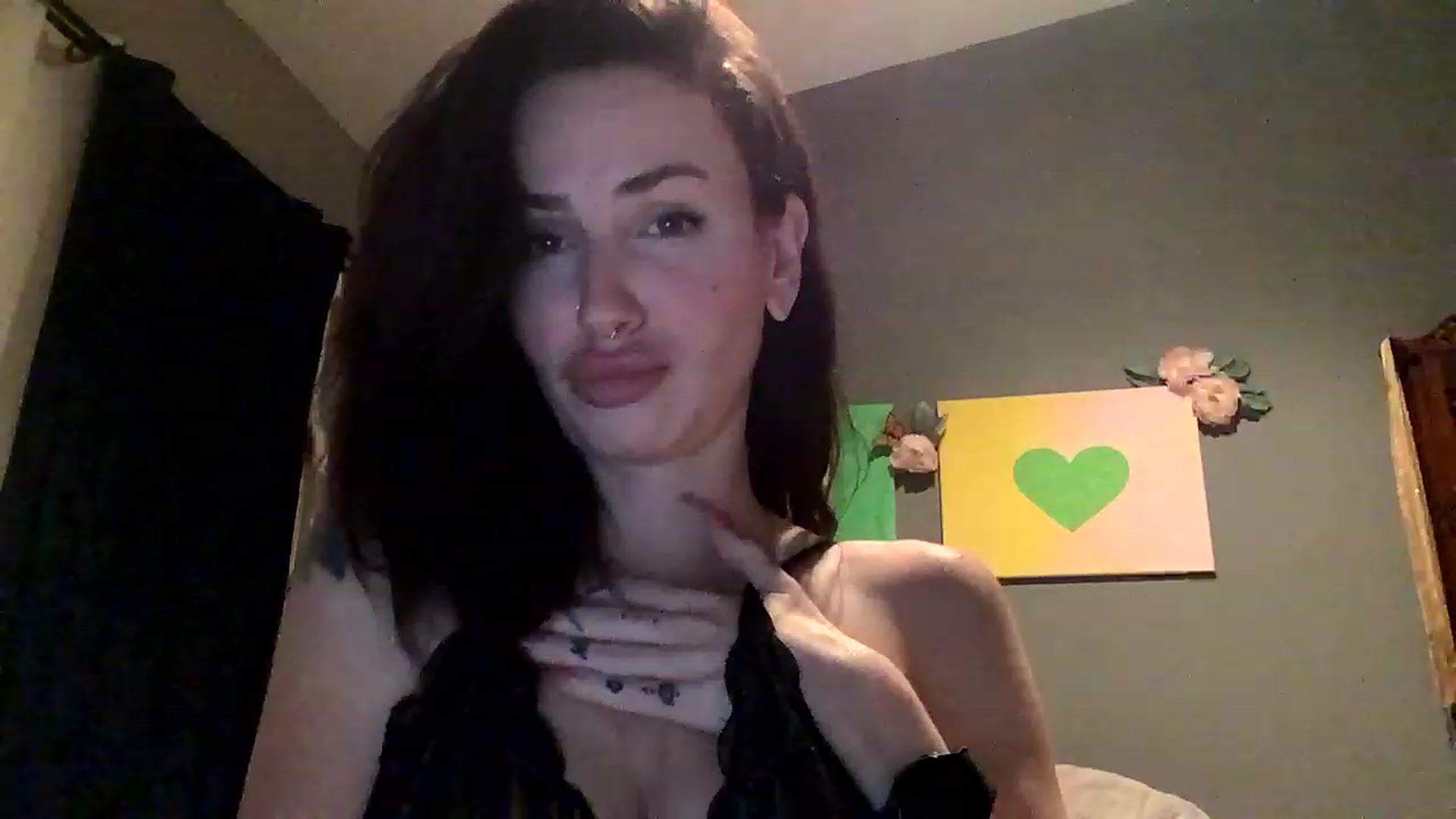Gallery image thumbnail from Sarah_autumns's myfreecams stream on, 05/27/2023, 08:14 image 2 of 20