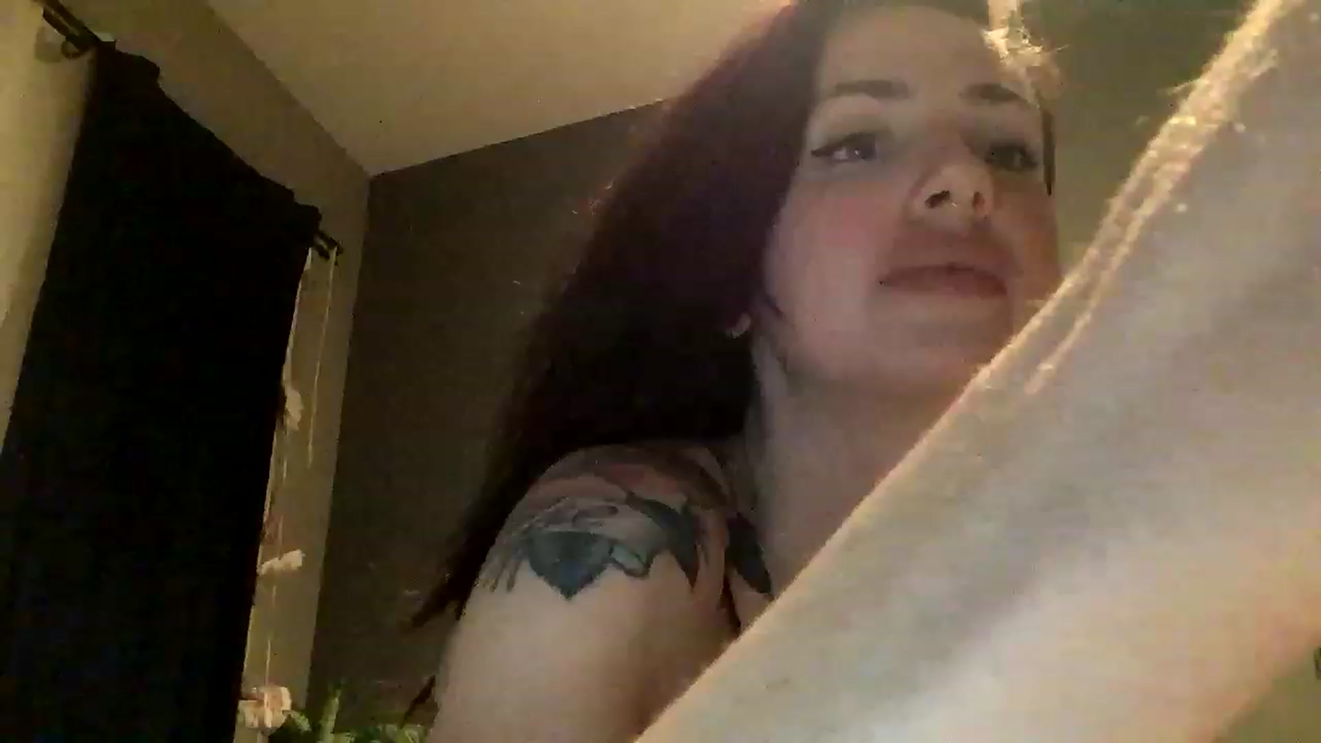 Gallery image thumbnail from Sarah_autumns's myfreecams stream on, 05/27/2023, 08:14 image 8 of 20
