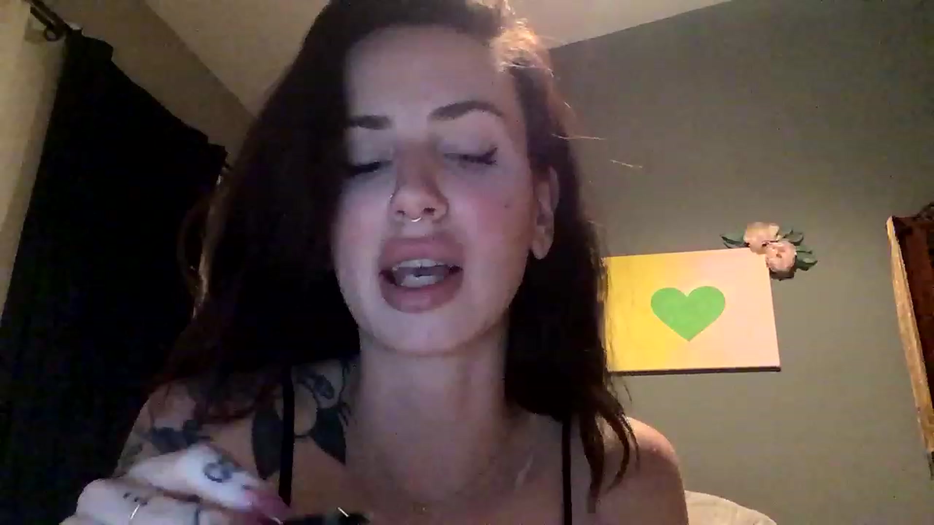 Gallery image thumbnail from Sarah_autumns's myfreecams stream on, 05/27/2023, 08:14 image 9 of 20