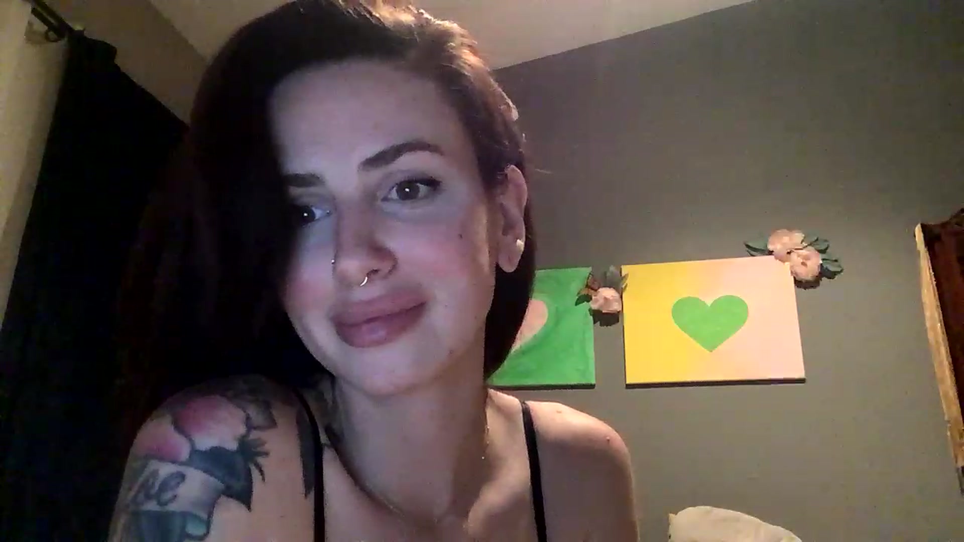 Gallery image thumbnail from Sarah_autumns's myfreecams stream on, 05/27/2023, 08:14 image 10 of 20
