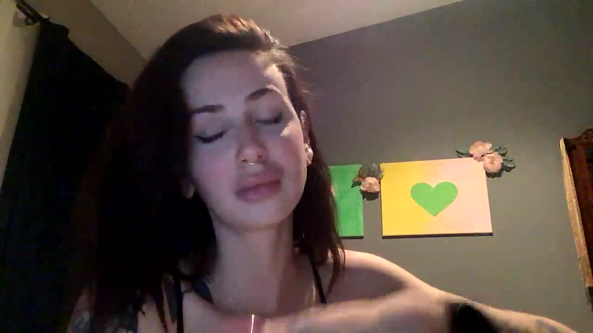 Gallery image thumbnail from Sarah_autumns's myfreecams stream on, 05/27/2023, 08:14 image 13 of 20