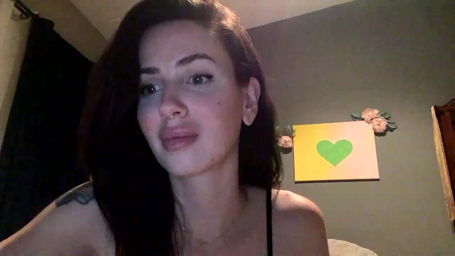 Gallery image thumbnail from Sarah_autumns's myfreecams stream on, 05/27/2023, 08:14 image 4 of 20