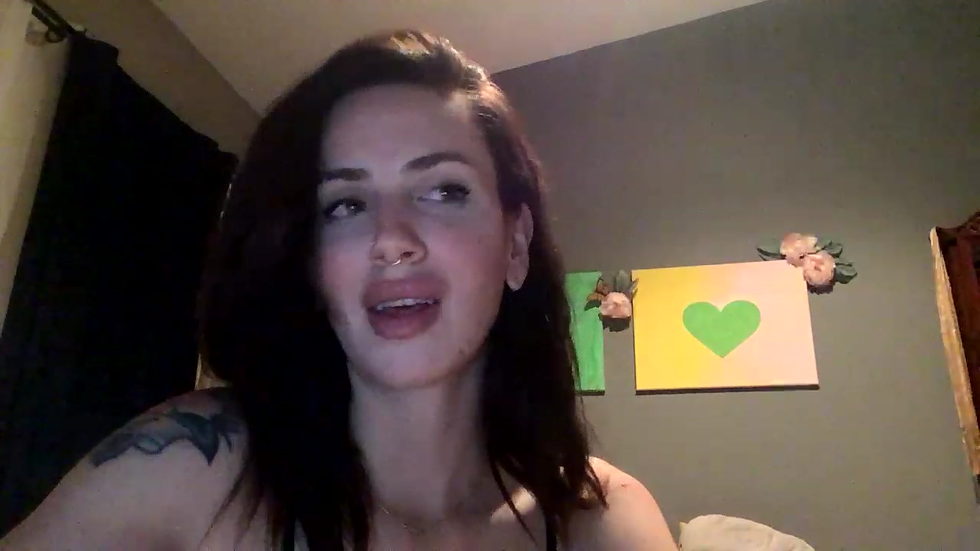 Gallery image thumbnail from Sarah_autumns's myfreecams stream on, 05/27/2023, 08:14 image 16 of 20