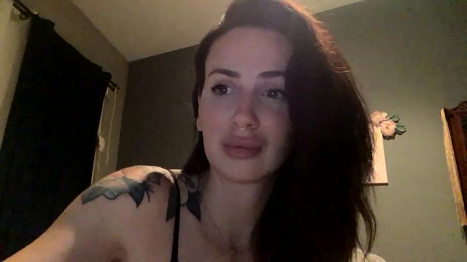 Gallery image thumbnail from Sarah_autumns's myfreecams stream on, 05/27/2023, 08:14 image 12 of 20