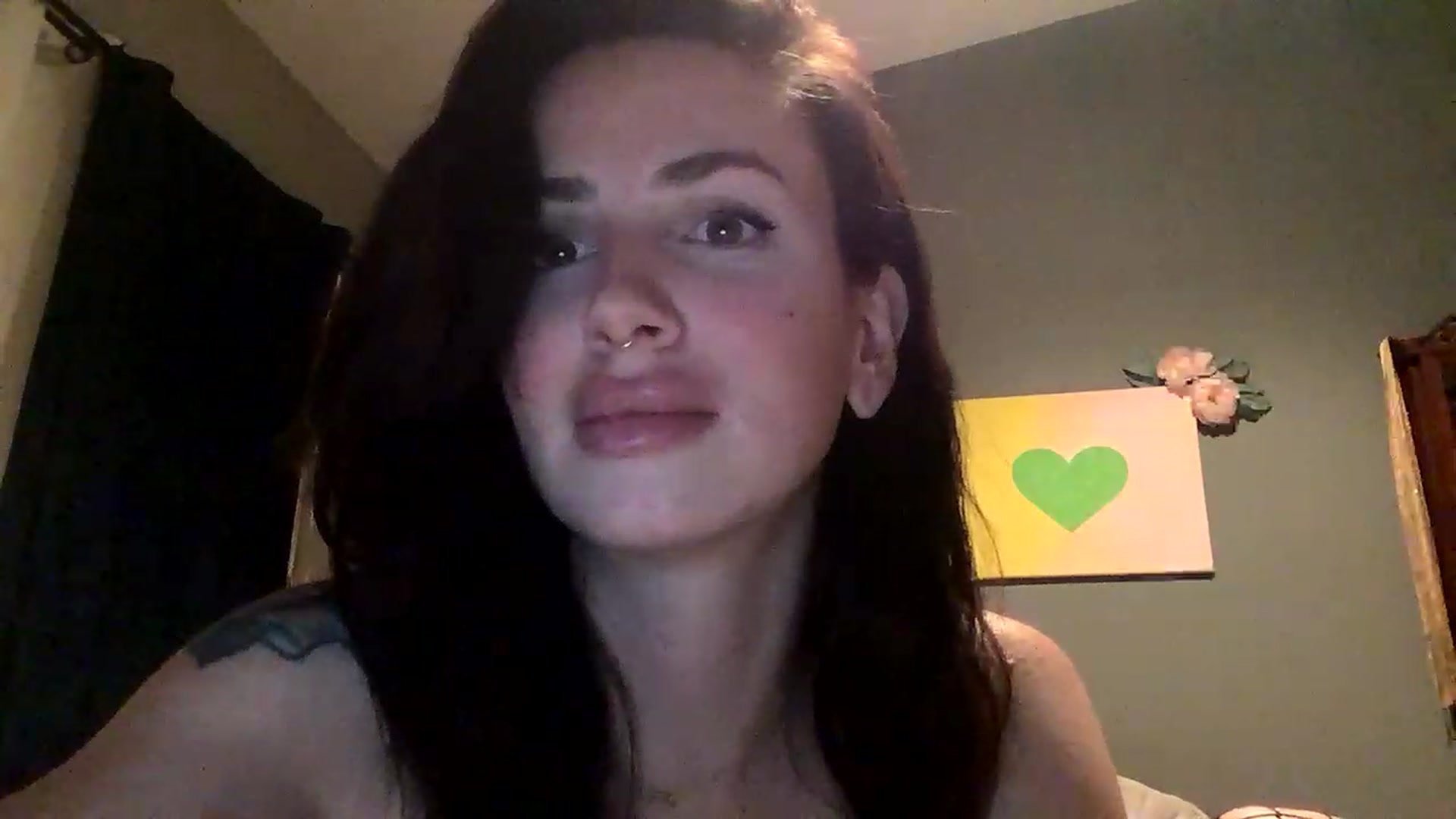 Gallery image thumbnail from Sarah_autumns's myfreecams stream on, 05/27/2023, 08:14 image 5 of 20
