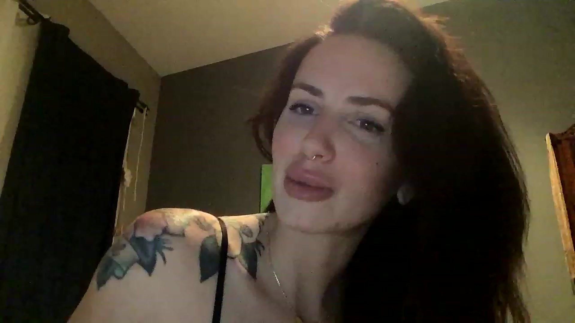 Gallery image thumbnail from Sarah_autumns's myfreecams stream on, 05/27/2023, 08:14 image 11 of 20