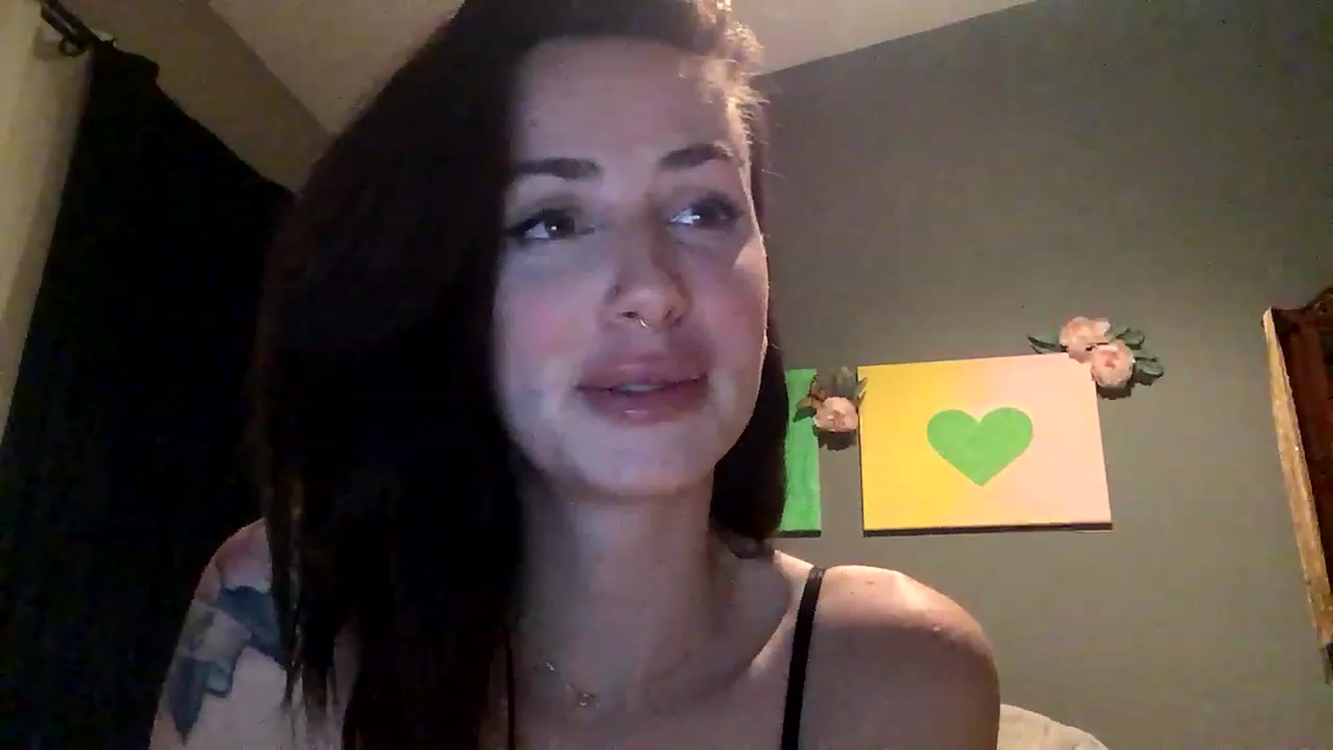 Gallery image thumbnail from Sarah_autumns's myfreecams stream on, 05/27/2023, 08:14 image 1 of 20