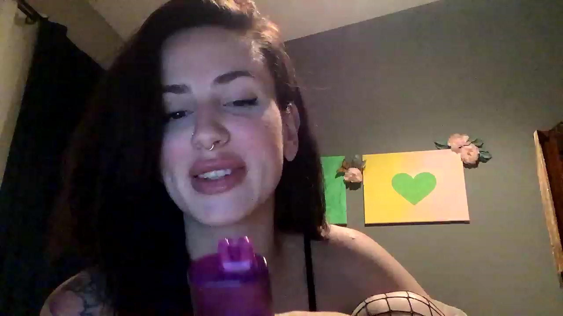 Gallery image thumbnail from Sarah_autumns's myfreecams stream on, 05/27/2023, 08:14 image 6 of 20