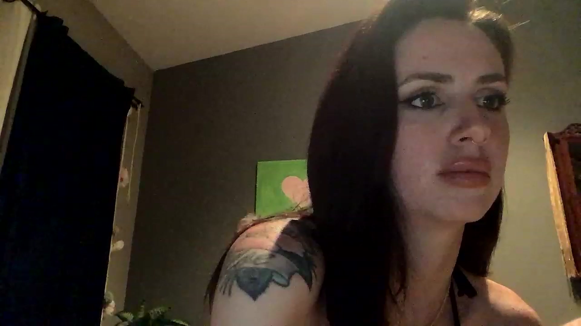 Gallery image thumbnail from Sarah_autumns's myfreecams stream on, 06/04/2023, 06:24 image 5 of 20