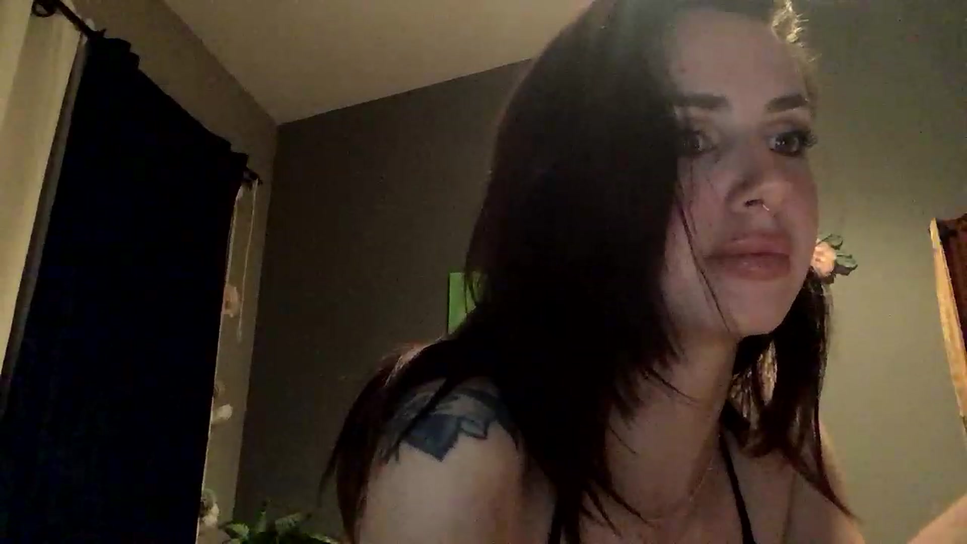 Gallery image thumbnail from Sarah_autumns's myfreecams stream on, 06/04/2023, 06:24 image 10 of 20