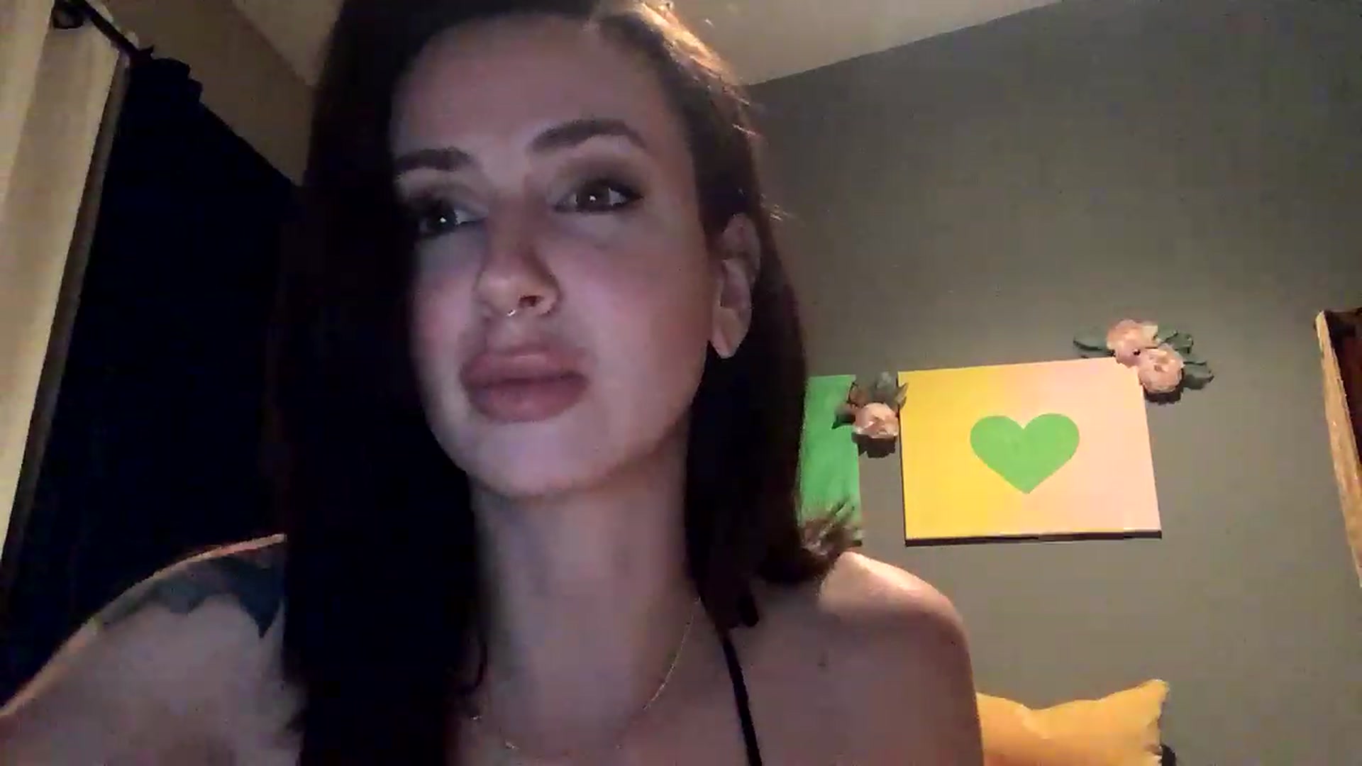 Gallery image thumbnail from Sarah_autumns's myfreecams stream on, 06/04/2023, 06:24 image 19 of 20