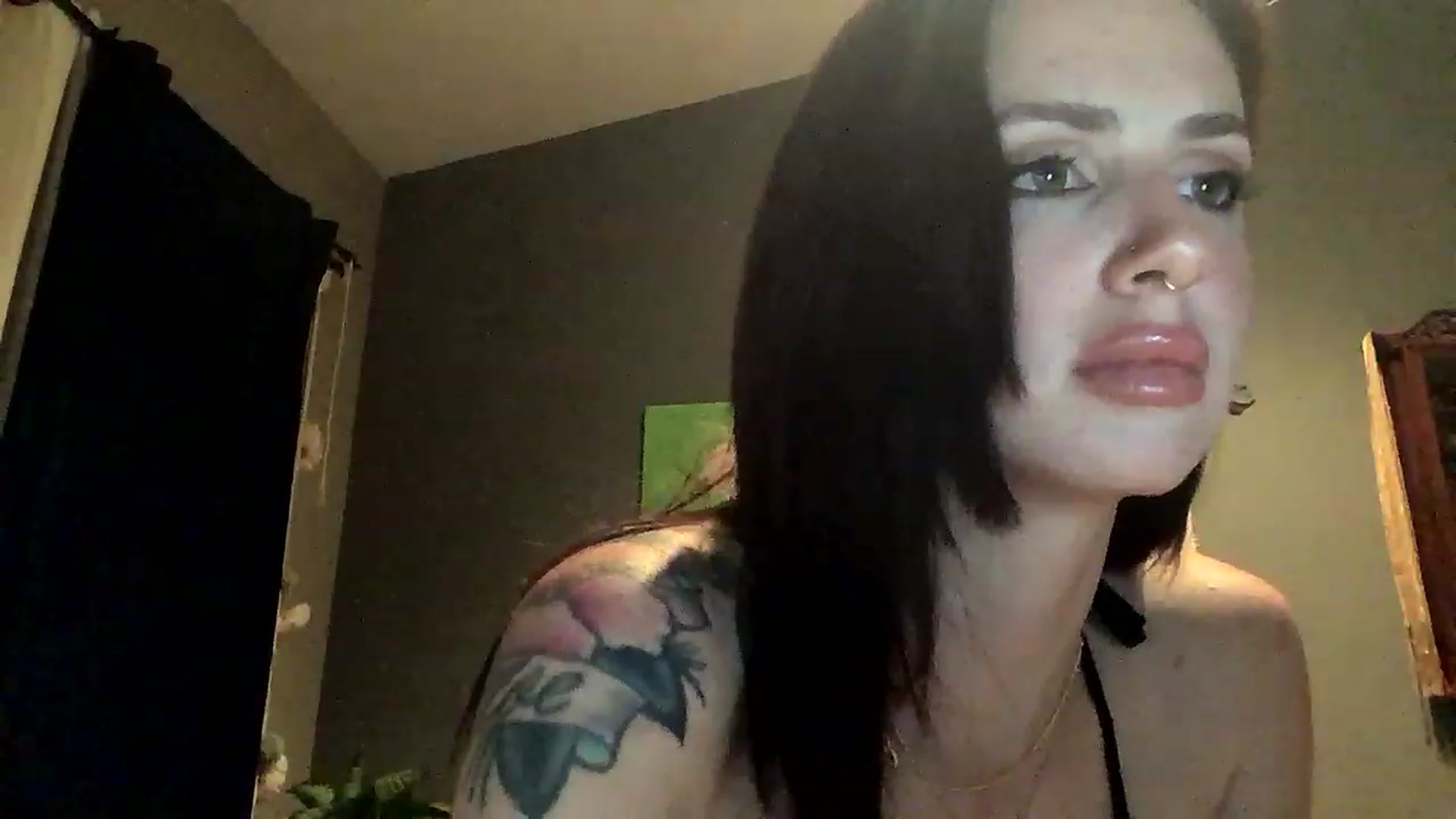 Gallery image thumbnail from Sarah_autumns's myfreecams stream on, 06/04/2023, 06:24 image 4 of 20