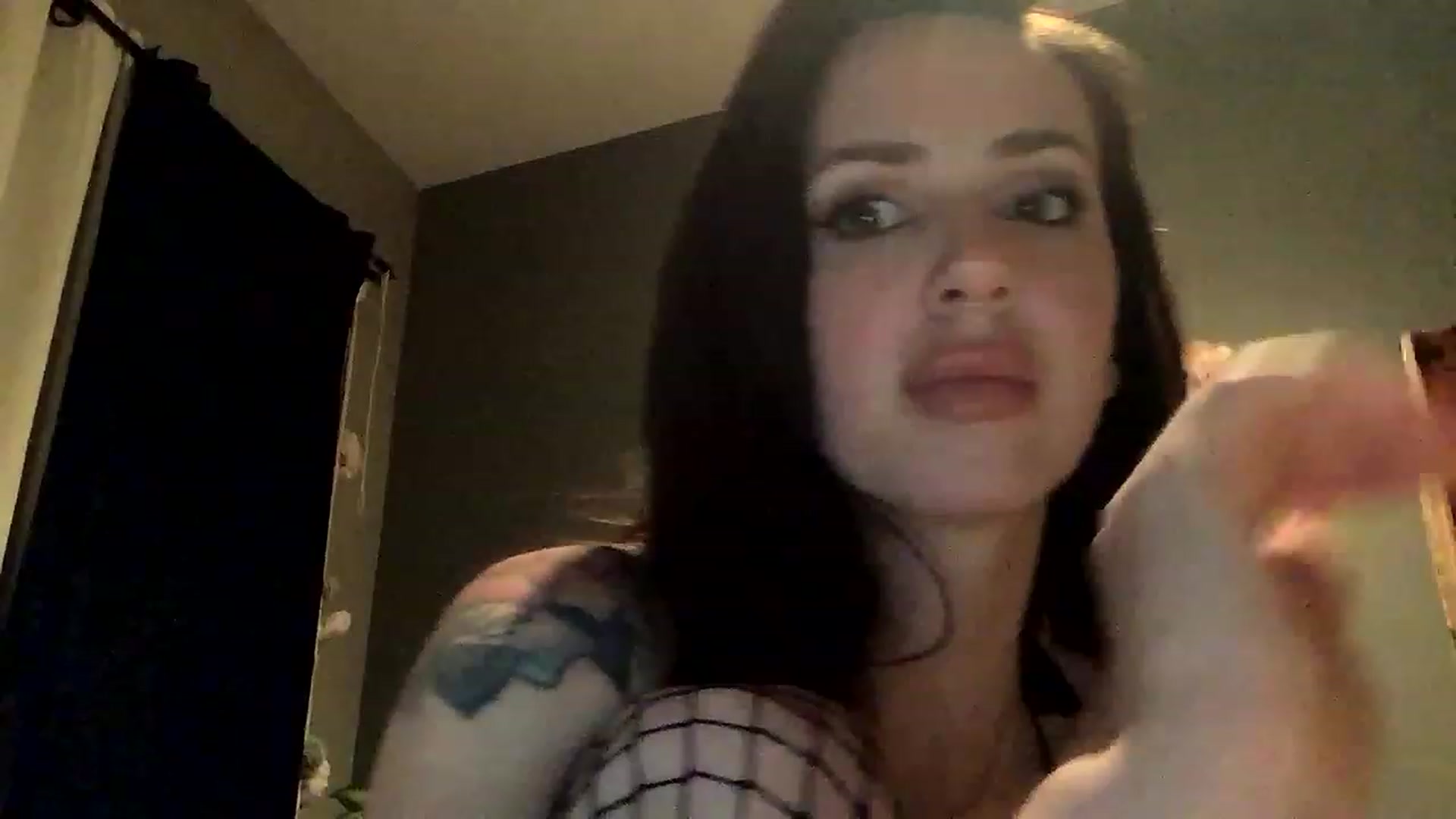 Gallery image thumbnail from Sarah_autumns's myfreecams stream on, 06/04/2023, 06:24 image 16 of 20
