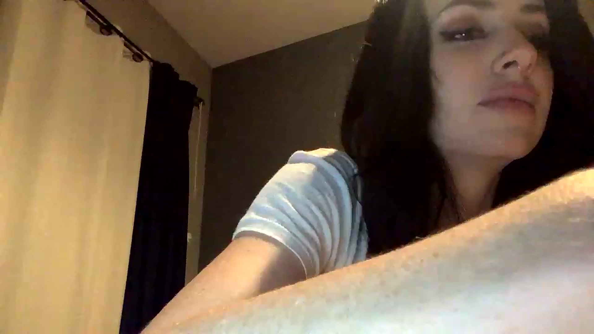 Gallery image thumbnail from Sarah_autumns's myfreecams stream on, 06/09/2023, 07:23 image 12 of 20