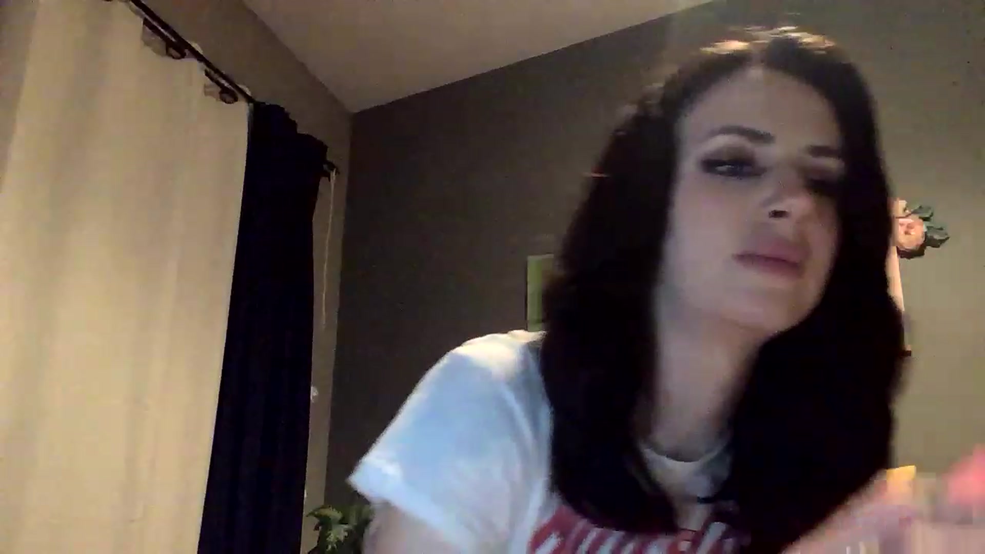 Gallery image thumbnail from Sarah_autumns's myfreecams stream on, 06/09/2023, 07:23 image 14 of 20