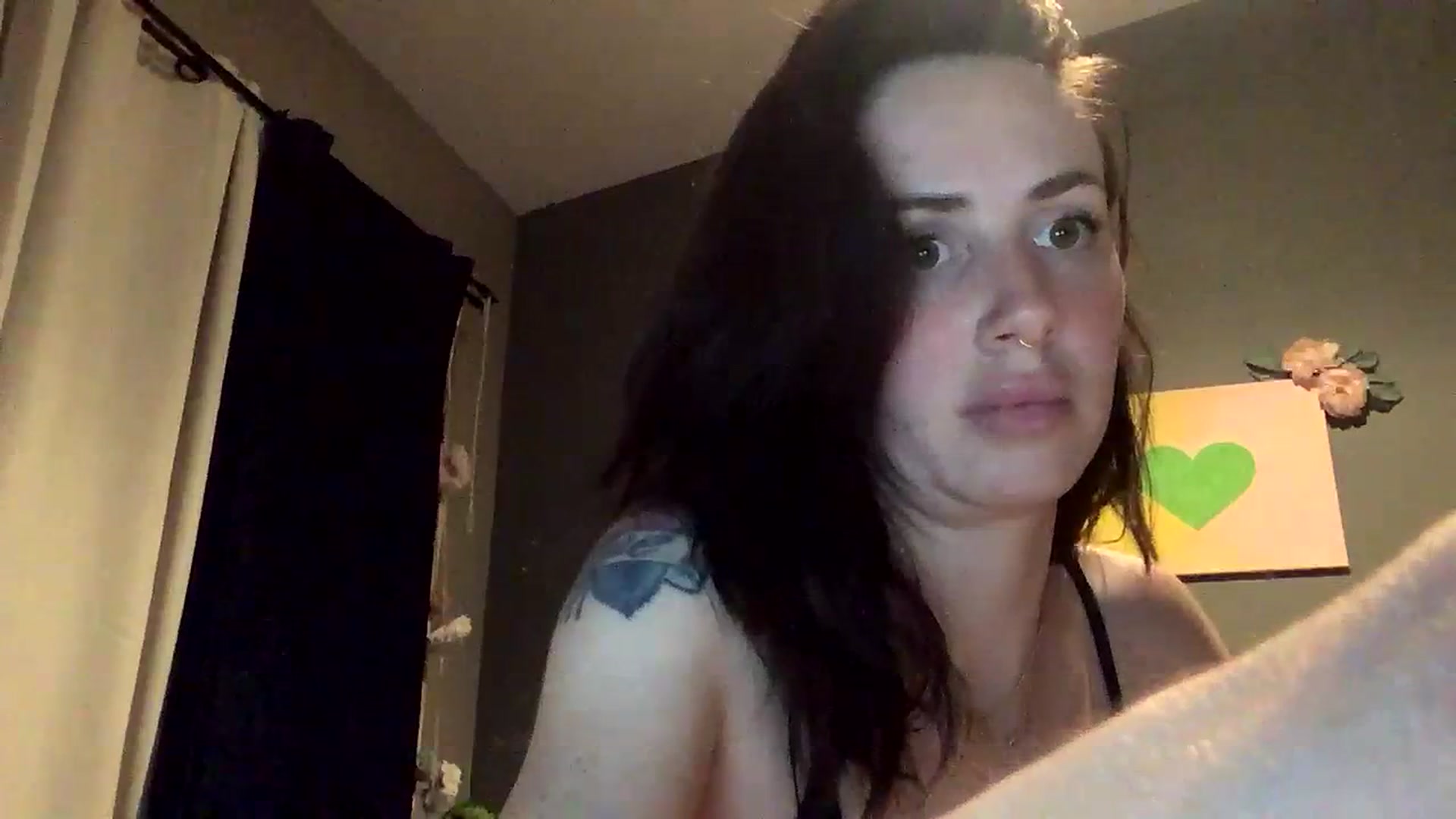 Gallery image thumbnail from Sarah_autumns's myfreecams stream on, 06/10/2023, 07:14 image 17 of 20