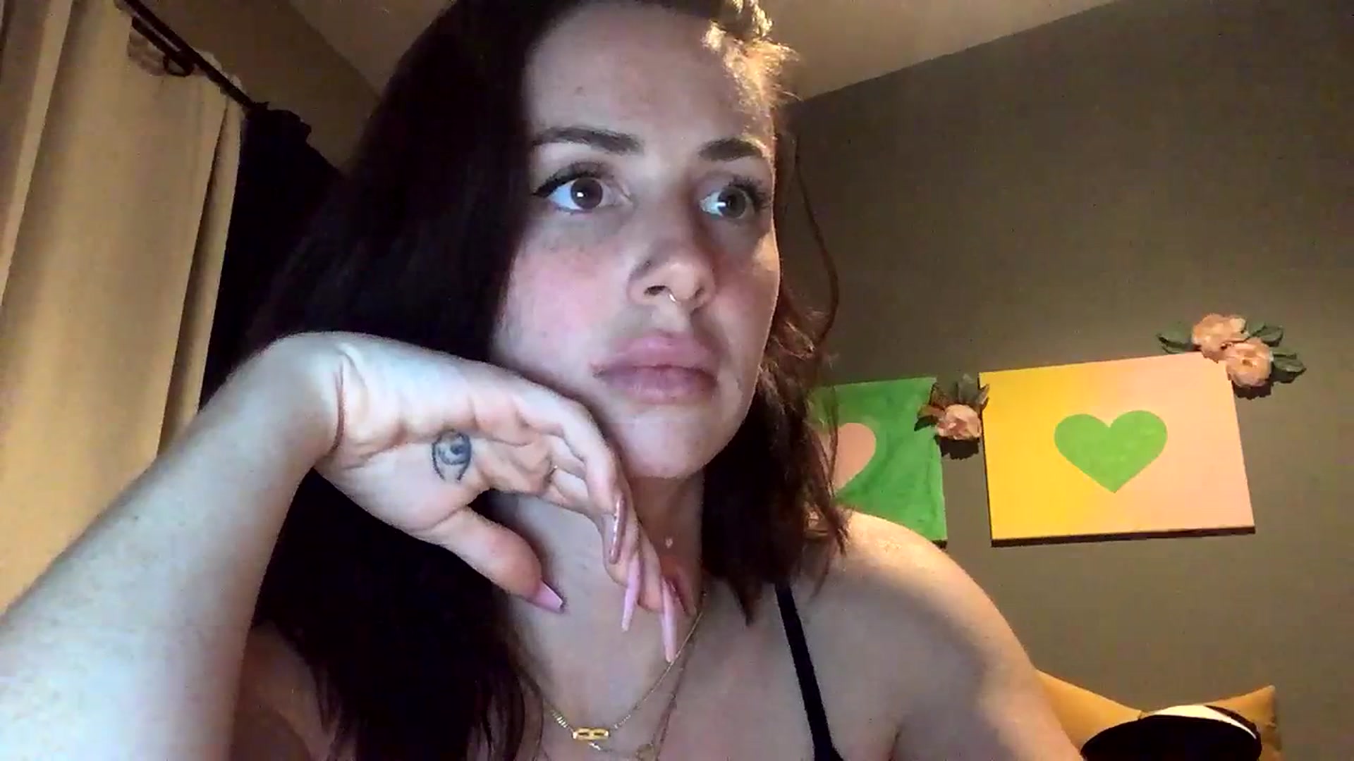 Gallery image thumbnail from Sarah_autumns's myfreecams stream on, 06/10/2023, 07:14 image 18 of 20