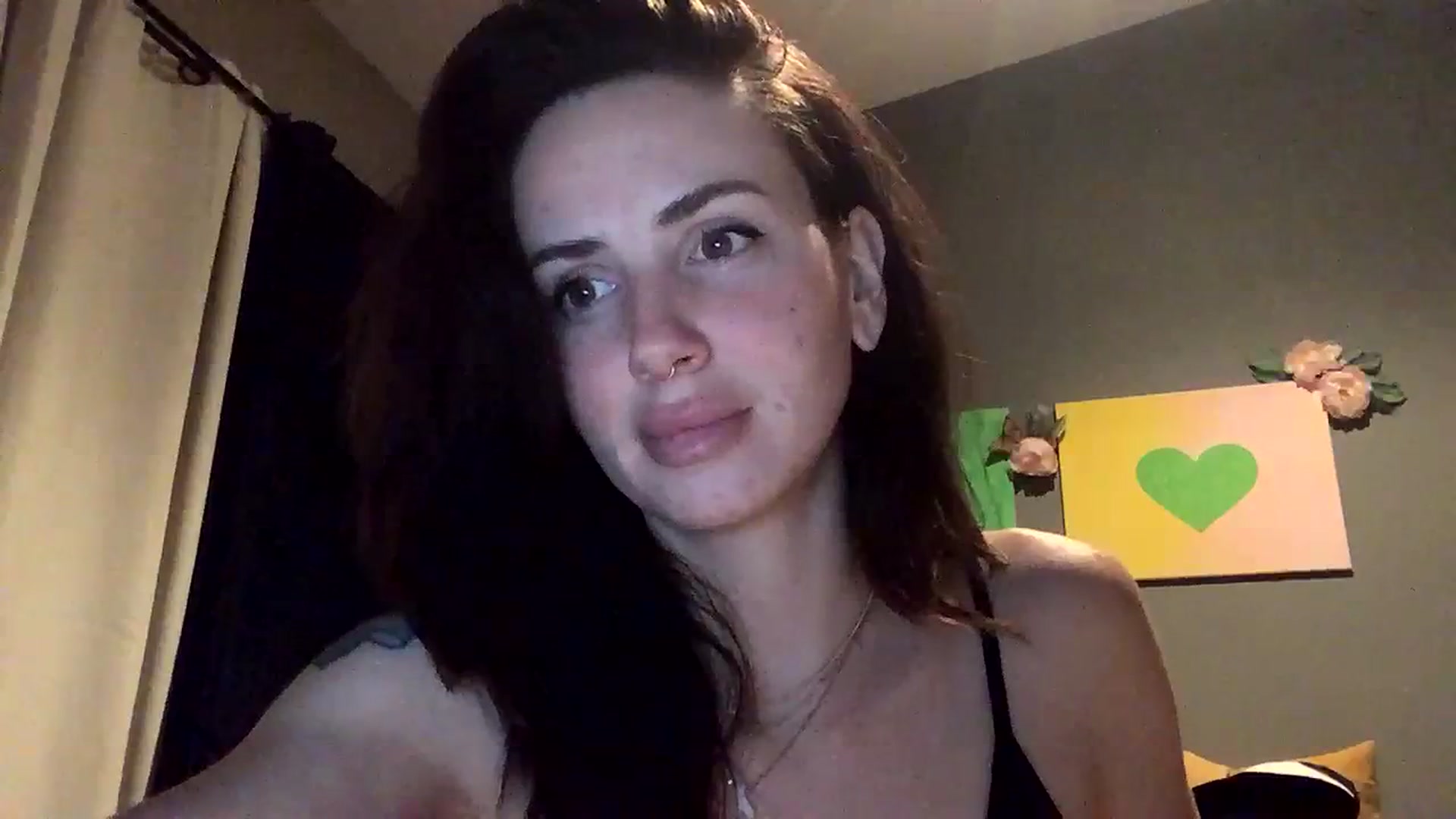 Gallery image thumbnail from Sarah_autumns's myfreecams stream on, 06/10/2023, 07:14 image 13 of 20