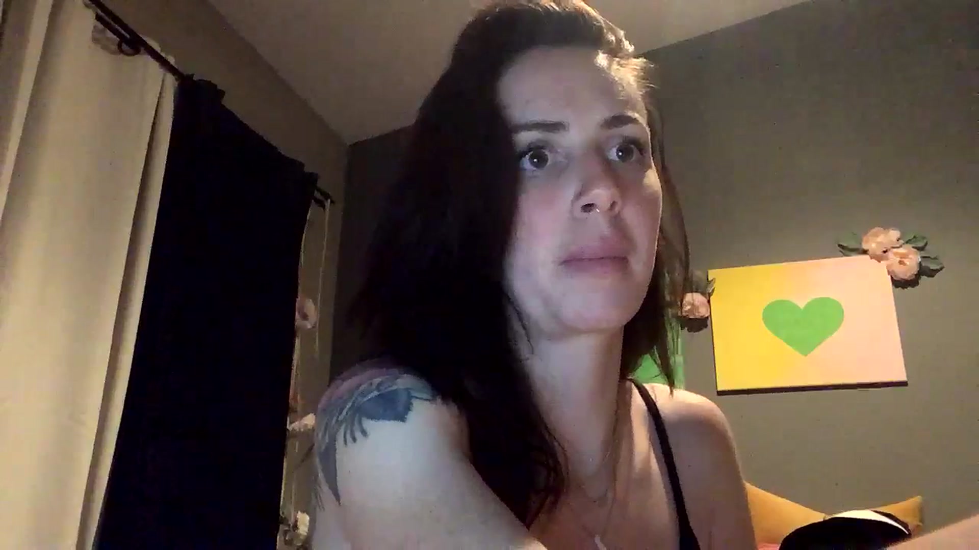 Gallery image thumbnail from Sarah_autumns's myfreecams stream on, 06/10/2023, 07:14 image 19 of 20