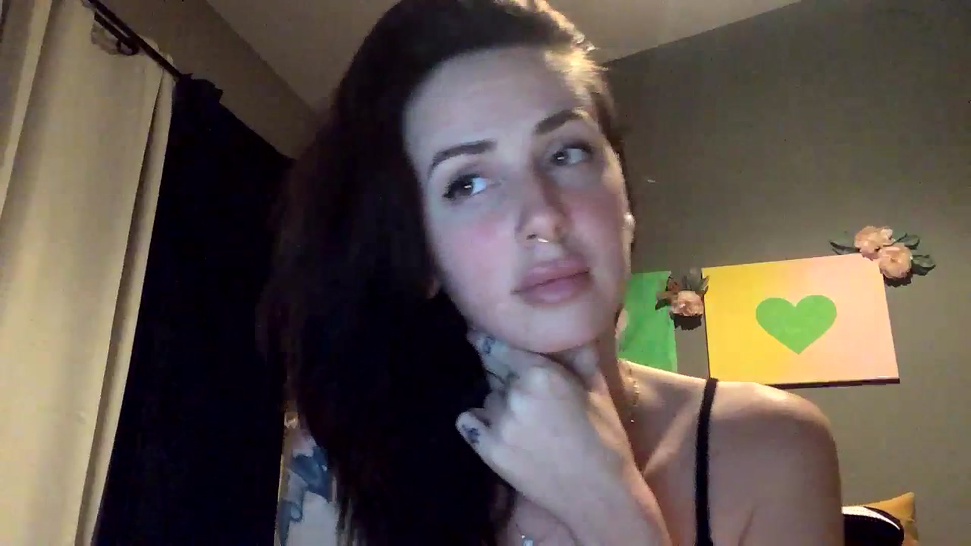 Gallery image thumbnail from Sarah_autumns's myfreecams stream on, 06/10/2023, 07:14 image 6 of 20