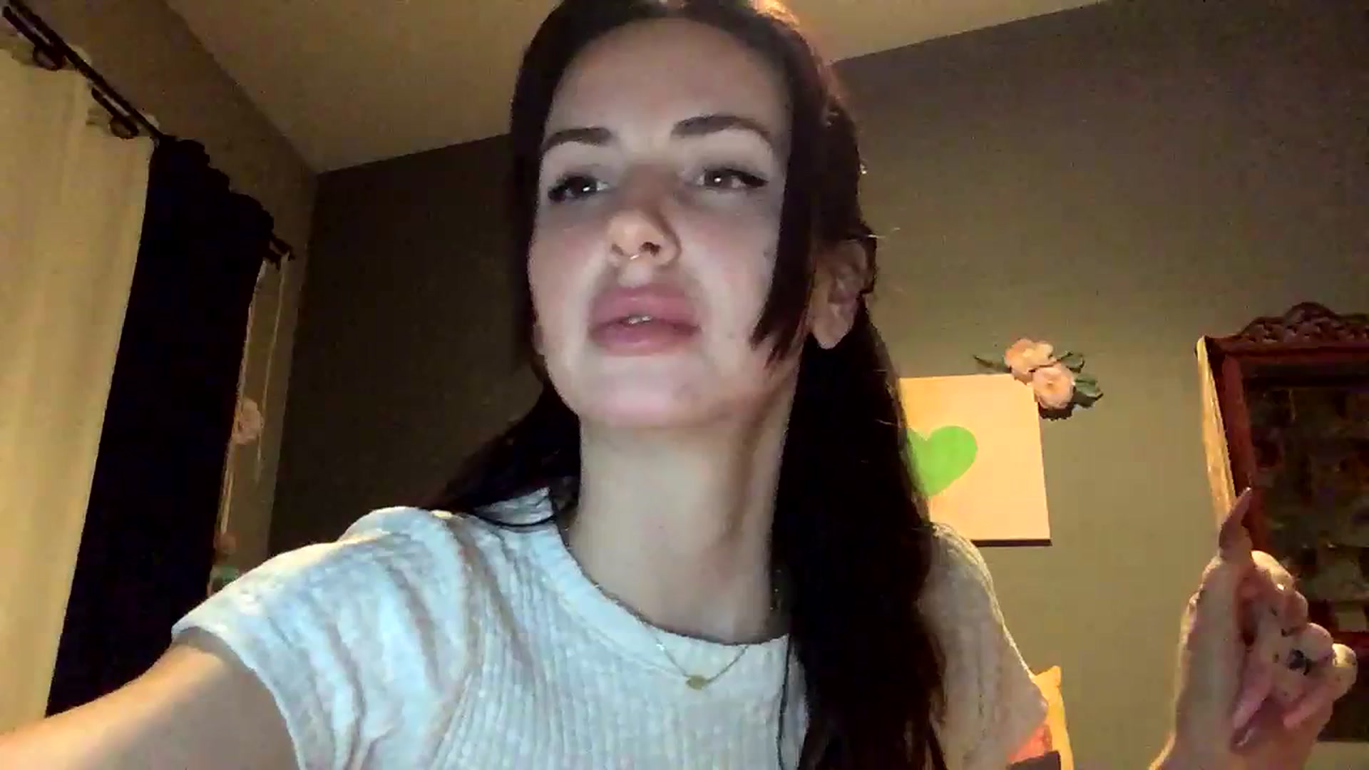 Gallery image thumbnail from Sarah_autumns's myfreecams stream on, 06/11/2023, 07:17 image 12 of 20