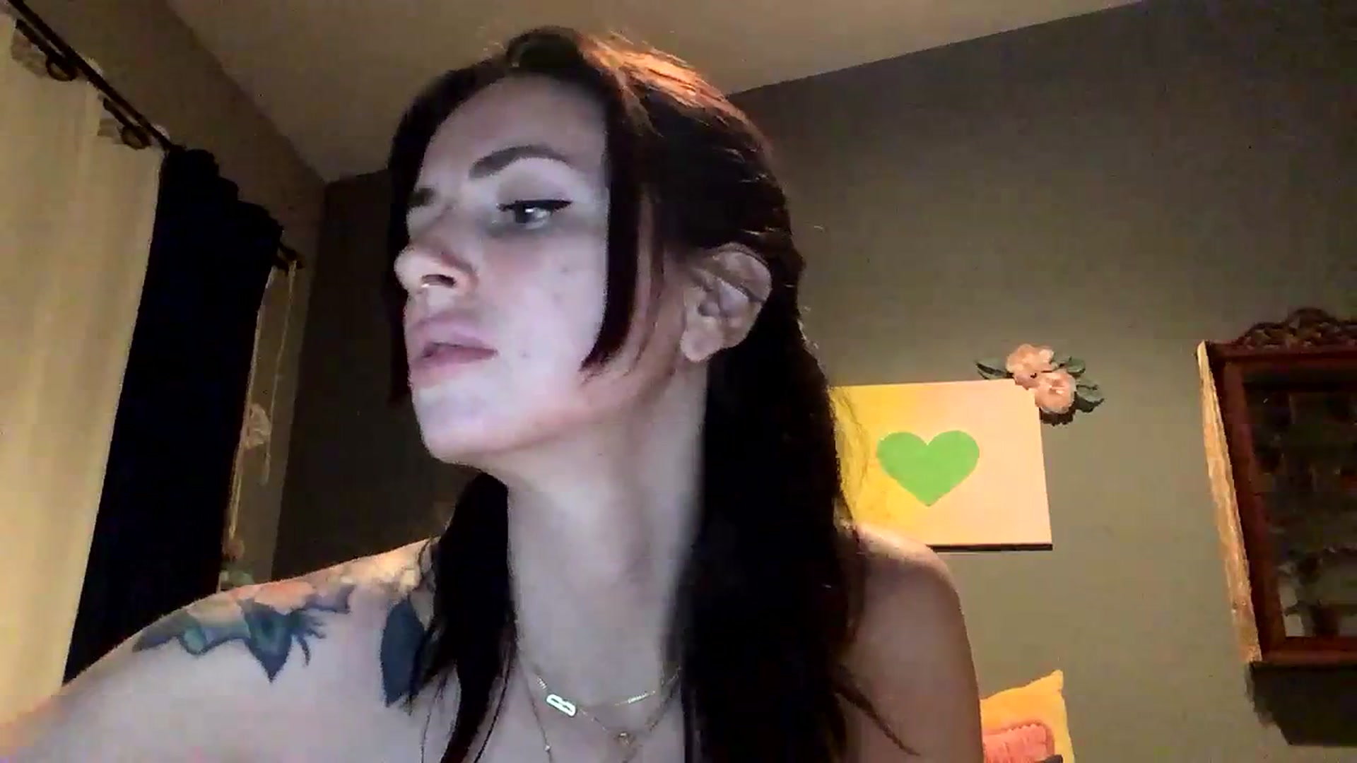 Gallery image thumbnail from Sarah_autumns's myfreecams stream on, 06/11/2023, 08:26 image 8 of 20
