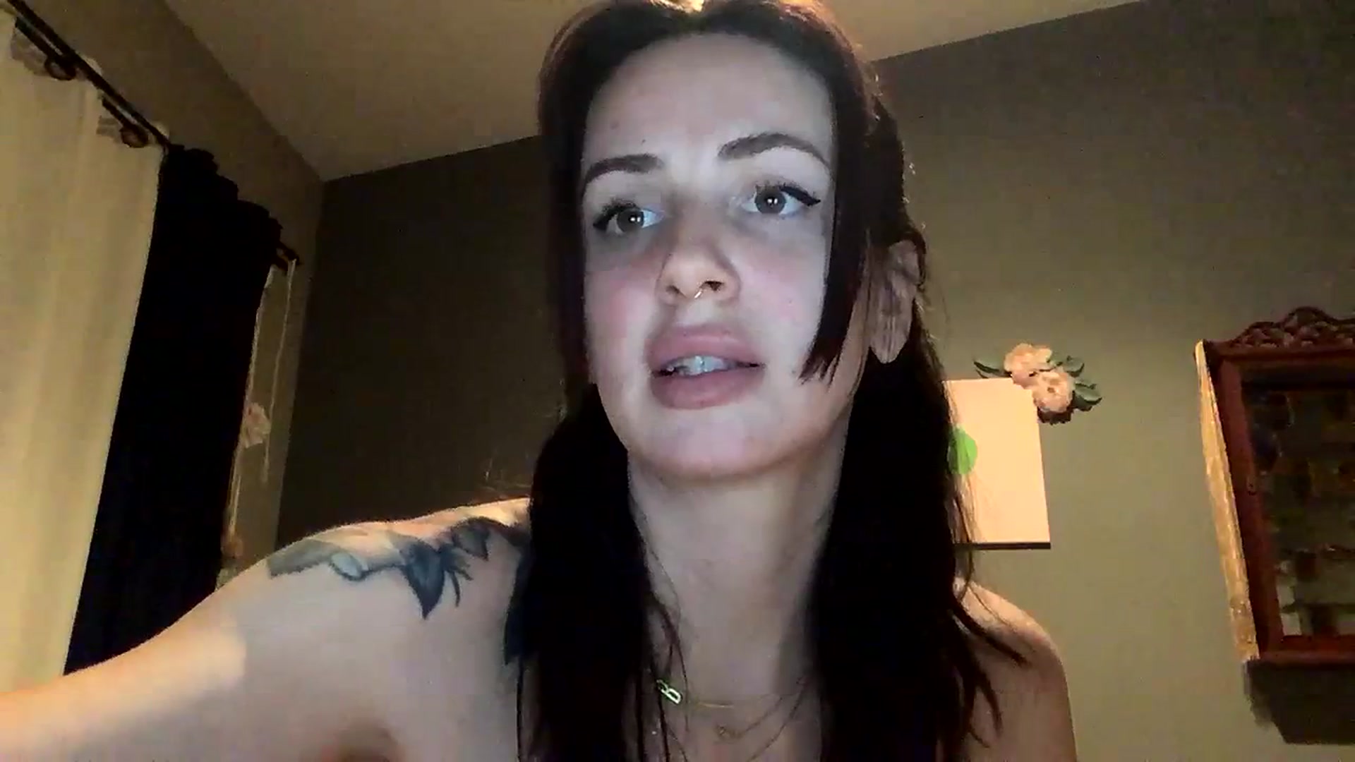 Gallery image thumbnail from Sarah_autumns's myfreecams stream on, 06/11/2023, 08:26 image 16 of 20