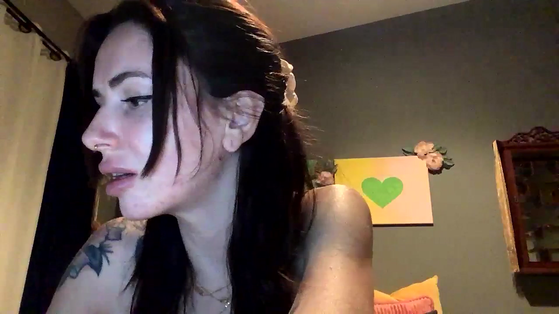 Gallery image thumbnail from Sarah_autumns's myfreecams stream on, 06/11/2023, 08:26 image 15 of 20