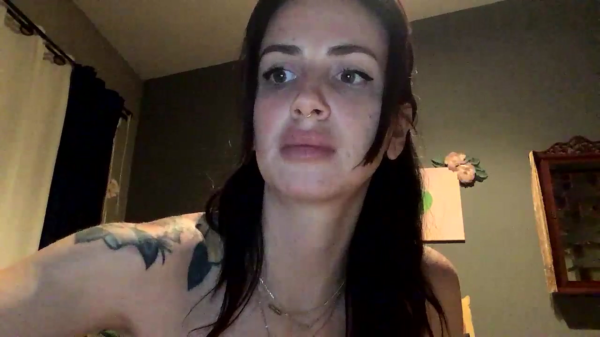 Gallery image thumbnail from Sarah_autumns's myfreecams stream on, 06/11/2023, 08:26 image 6 of 20