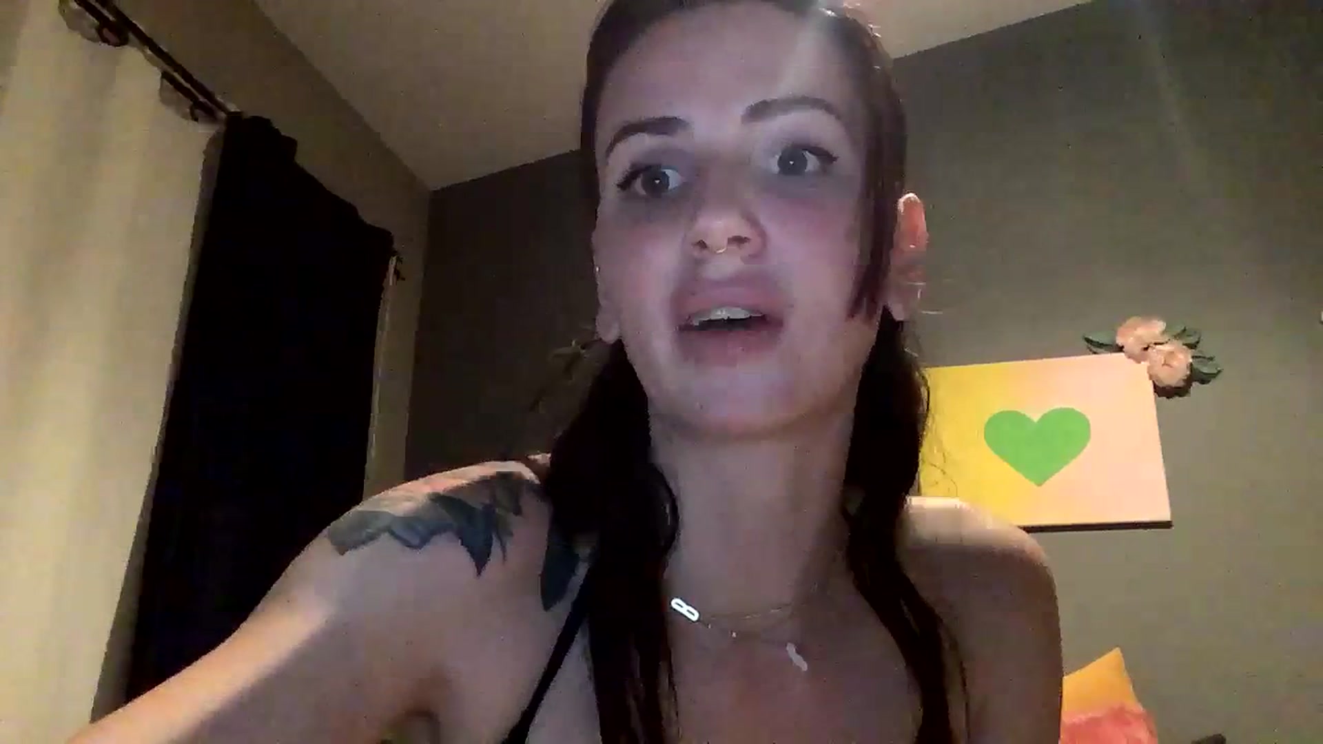 Gallery image thumbnail from Sarah_autumns's myfreecams stream on, 06/12/2023, 07:28 image 12 of 20