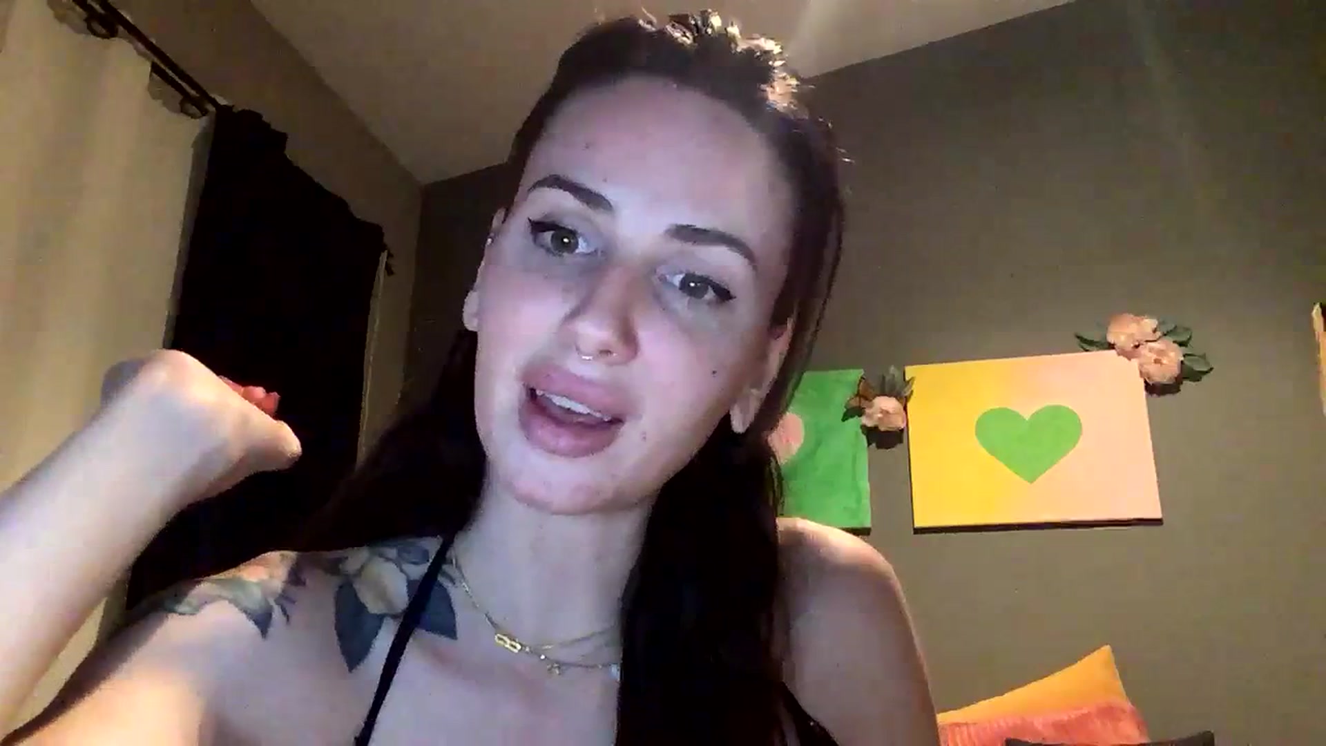 Gallery image thumbnail from Sarah_autumns's myfreecams stream on, 06/12/2023, 07:28 image 10 of 20