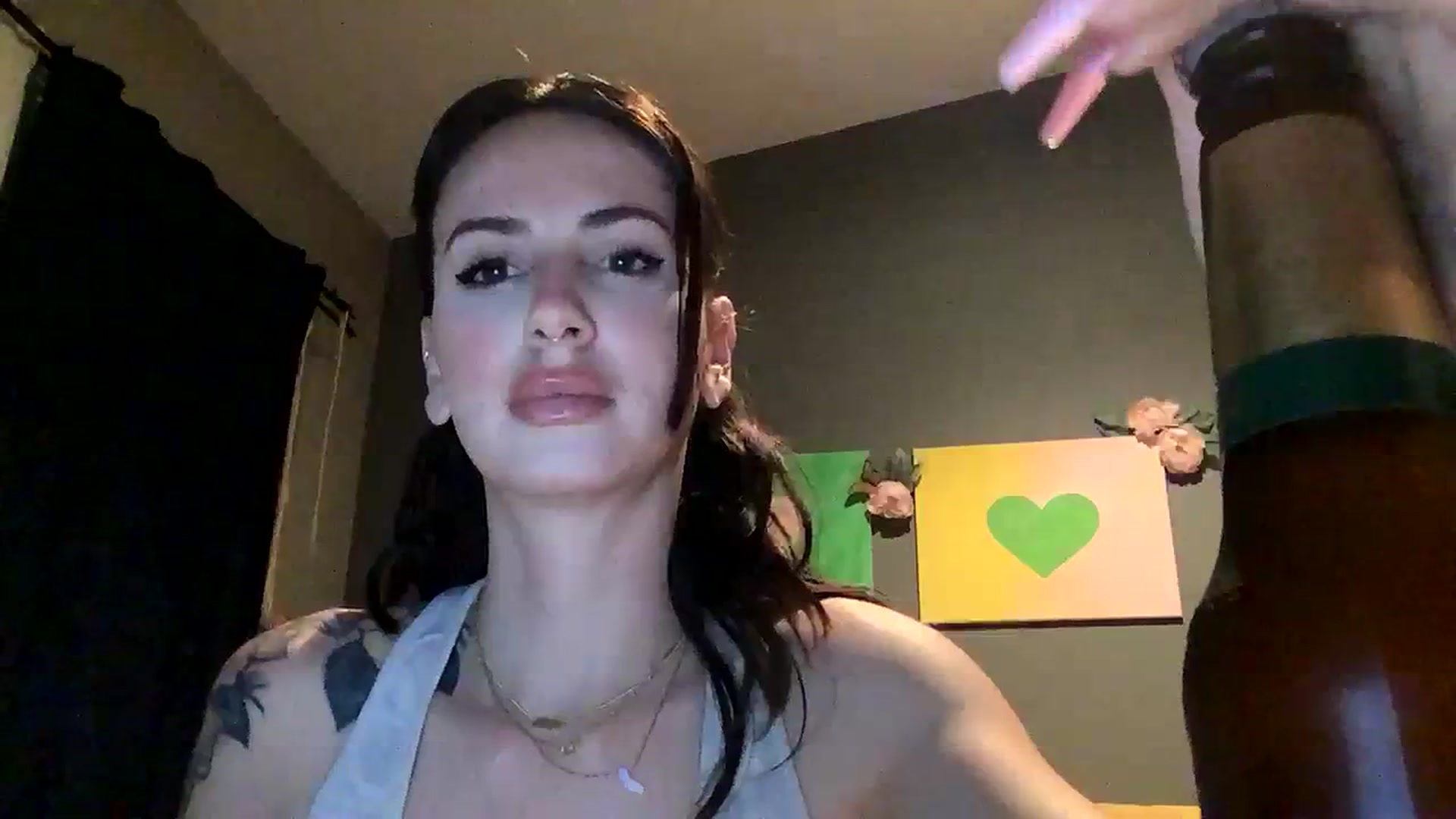 Gallery image thumbnail from Sarah_autumns's myfreecams stream on, 06/13/2023, 07:00 image 7 of 20