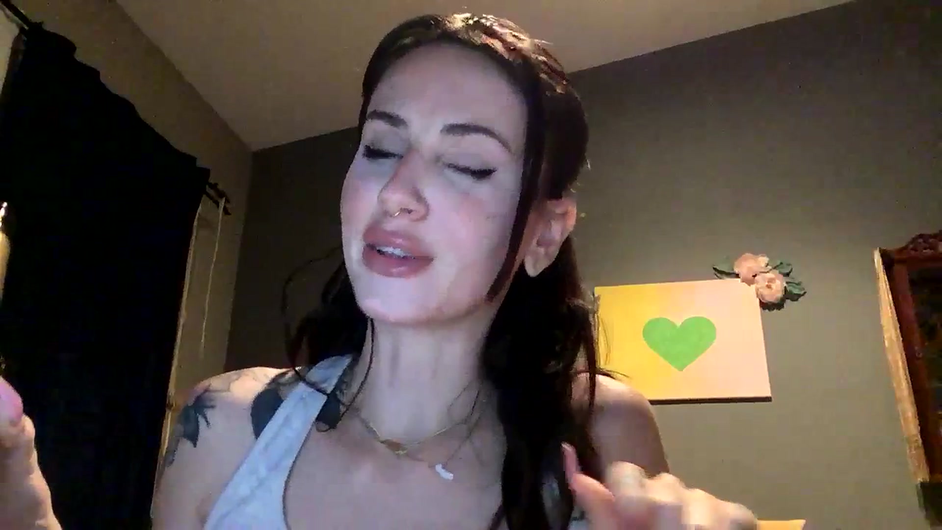 Gallery image thumbnail from Sarah_autumns's myfreecams stream on, 06/13/2023, 07:00 image 15 of 20