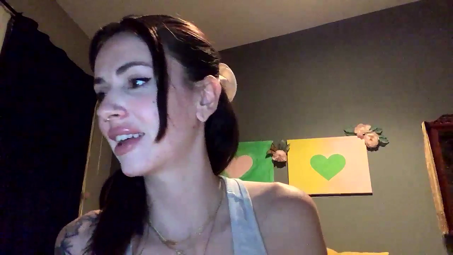Gallery image thumbnail from Sarah_autumns's myfreecams stream on, 06/13/2023, 07:00 image 20 of 20