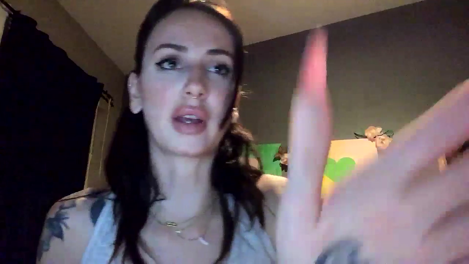 Gallery image thumbnail from Sarah_autumns's myfreecams stream on, 06/13/2023, 07:00 image 18 of 20