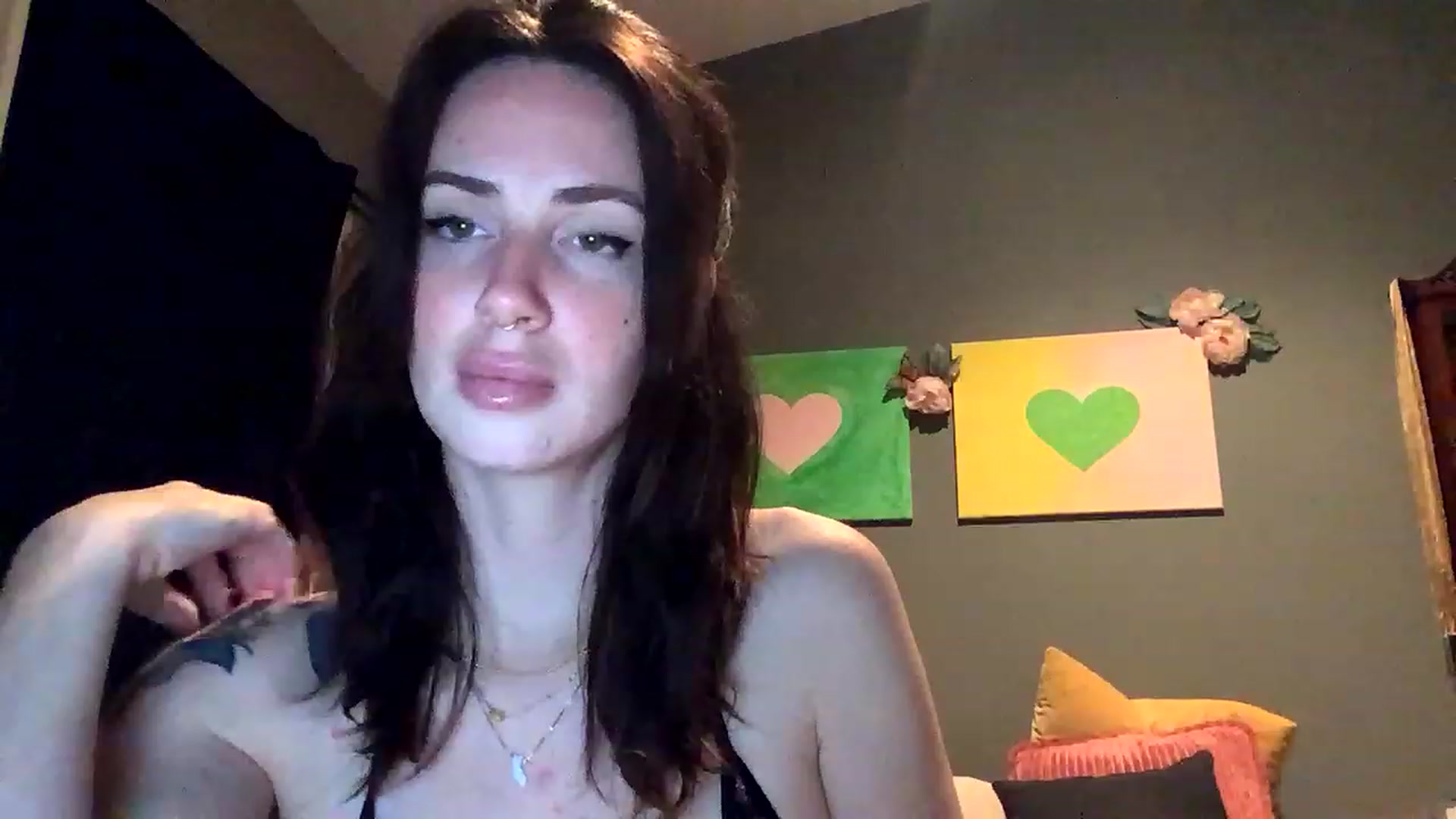 Gallery image thumbnail from Sarah_autumns's myfreecams stream on, 06/17/2023, 08:20 image 1 of 20