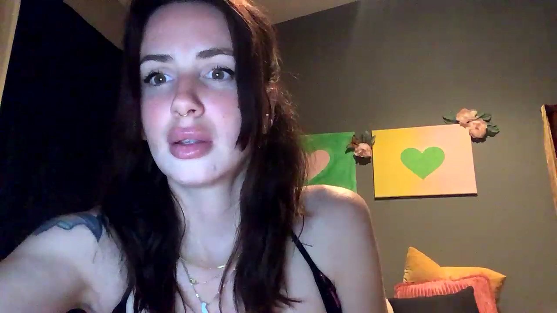 Gallery image thumbnail from Sarah_autumns's myfreecams stream on, 06/17/2023, 08:20 image 13 of 20