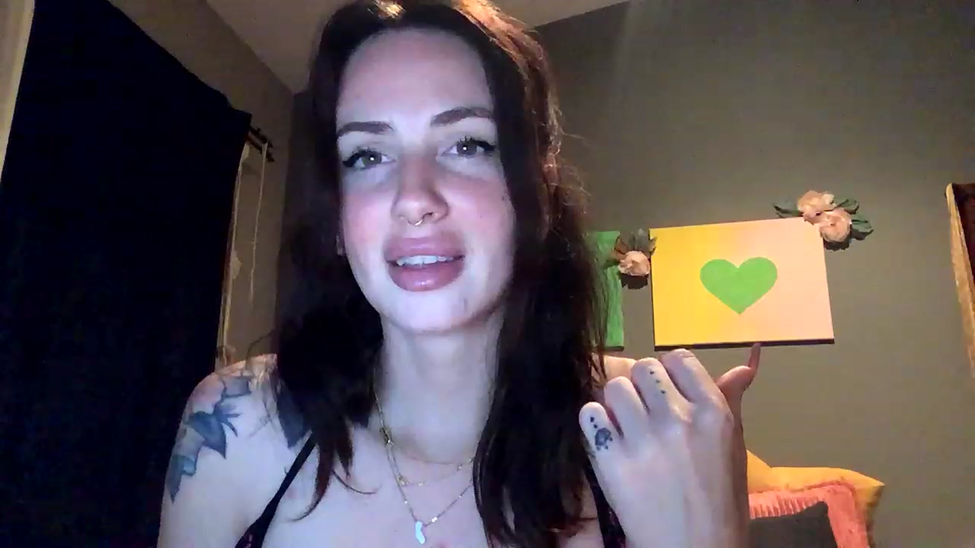 Gallery image thumbnail from Sarah_autumns's myfreecams stream on, 06/17/2023, 08:20 image 10 of 20