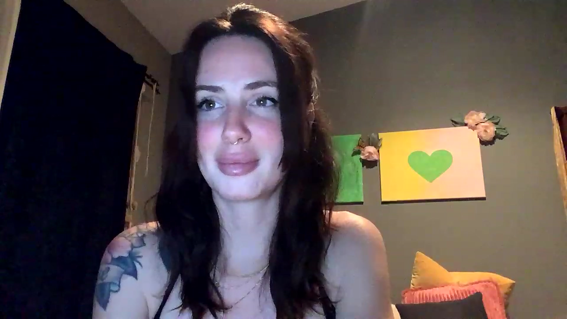 Gallery image thumbnail from Sarah_autumns's myfreecams stream on, 06/17/2023, 08:20 image 16 of 20