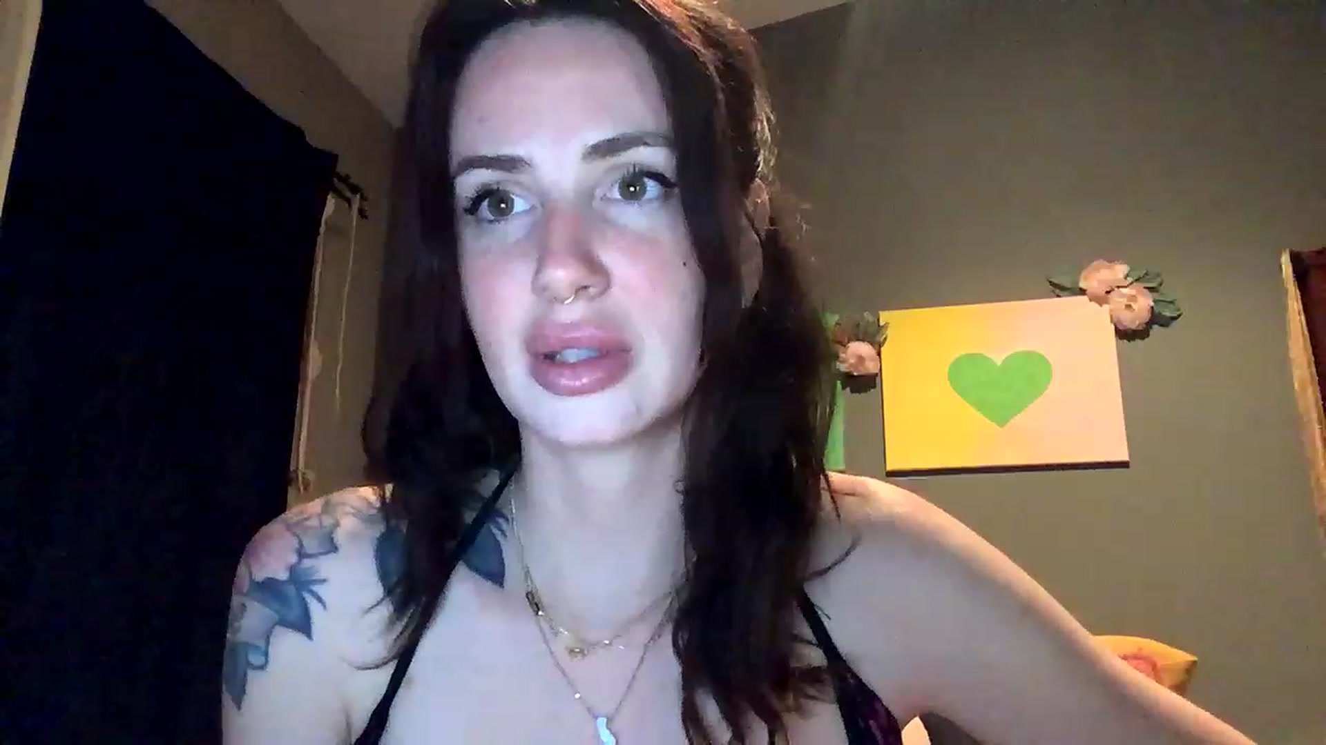 Gallery image thumbnail from Sarah_autumns's myfreecams stream on, 06/17/2023, 08:20 image 8 of 20