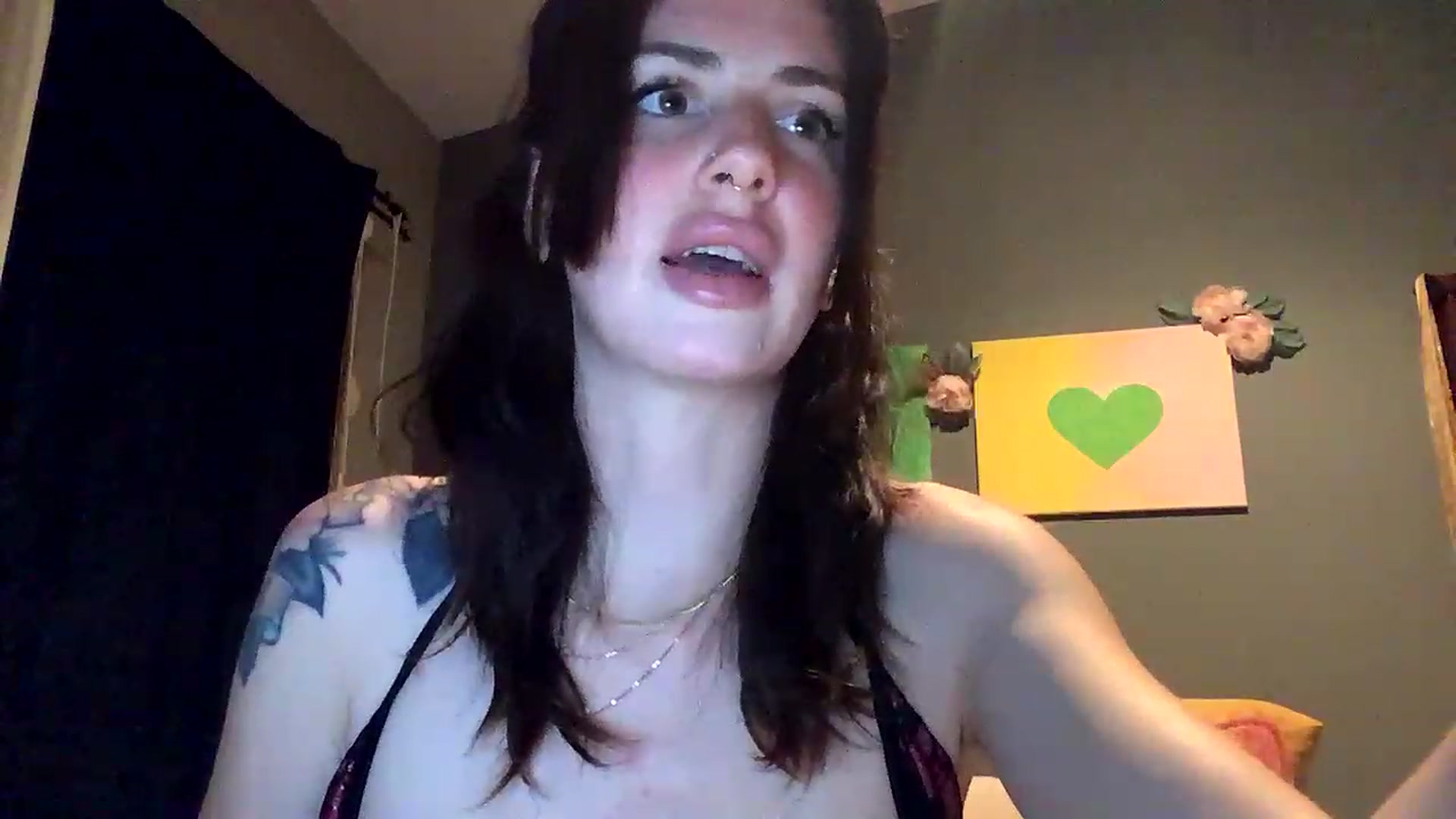 Gallery image thumbnail from Sarah_autumns's myfreecams stream on, 06/17/2023, 08:20 image 17 of 20